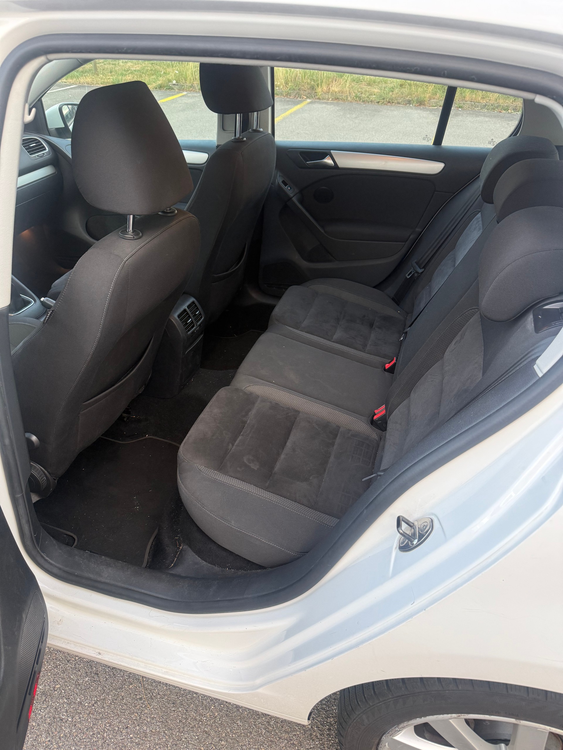 VW Golf 2.0 TDI Highline 4Motion-image-11