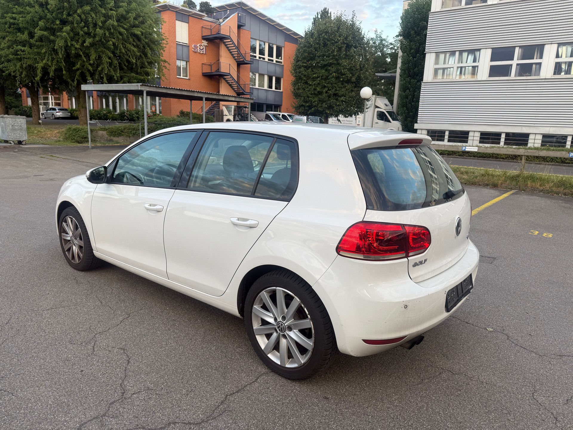 VW Golf 2.0 TDI Highline 4Motion-image-5