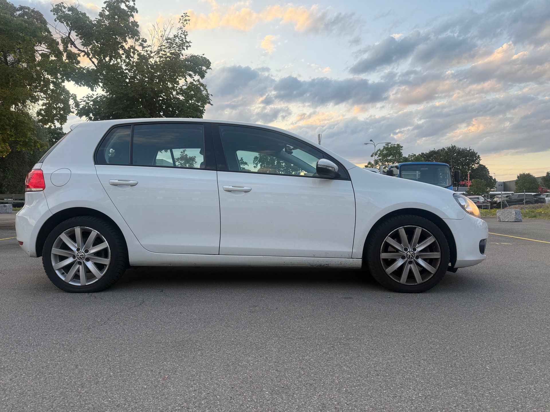 VW Golf 2.0 TDI Highline 4Motion-image-3