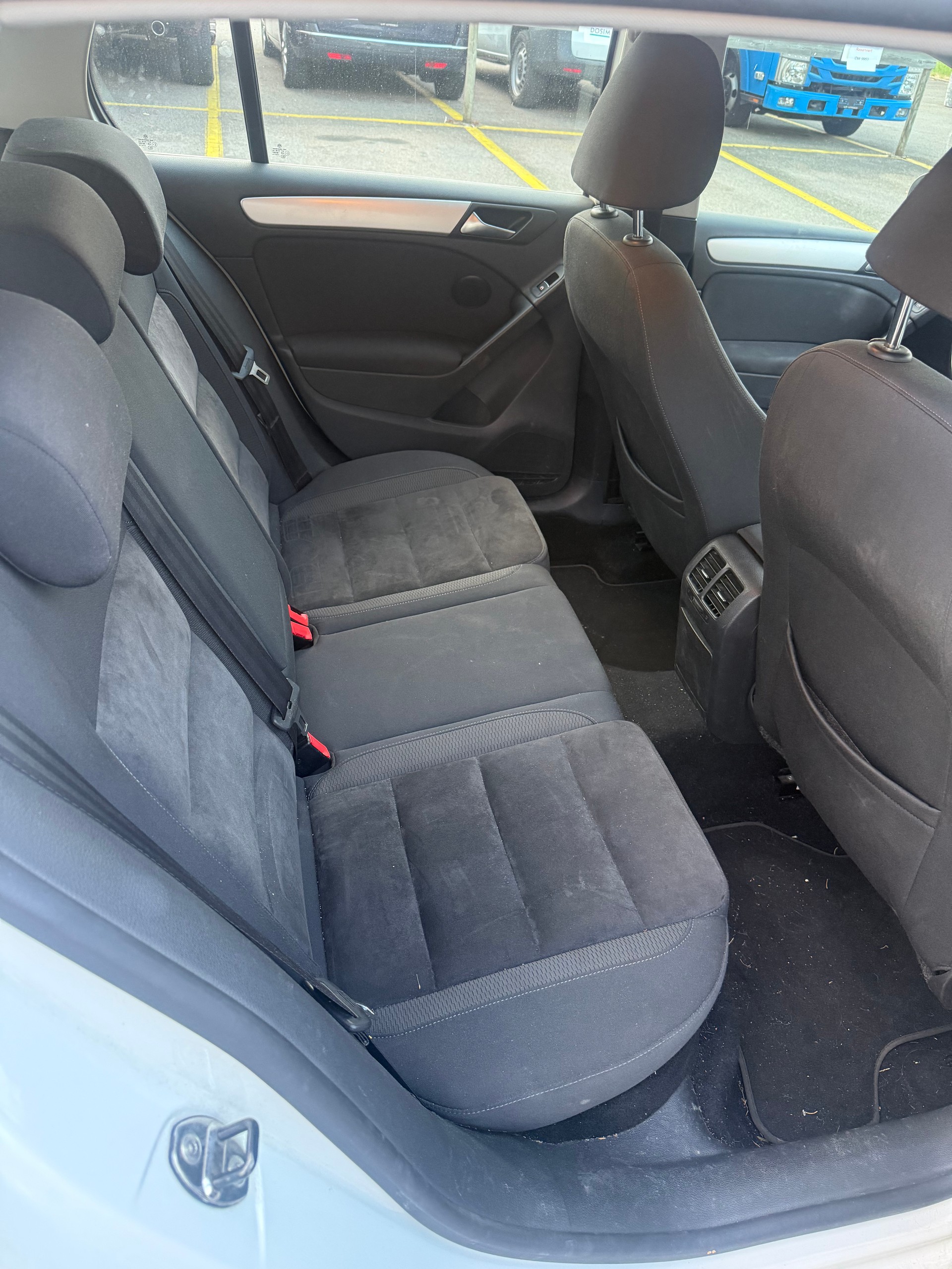 VW Golf 2.0 TDI Highline 4Motion-image-10