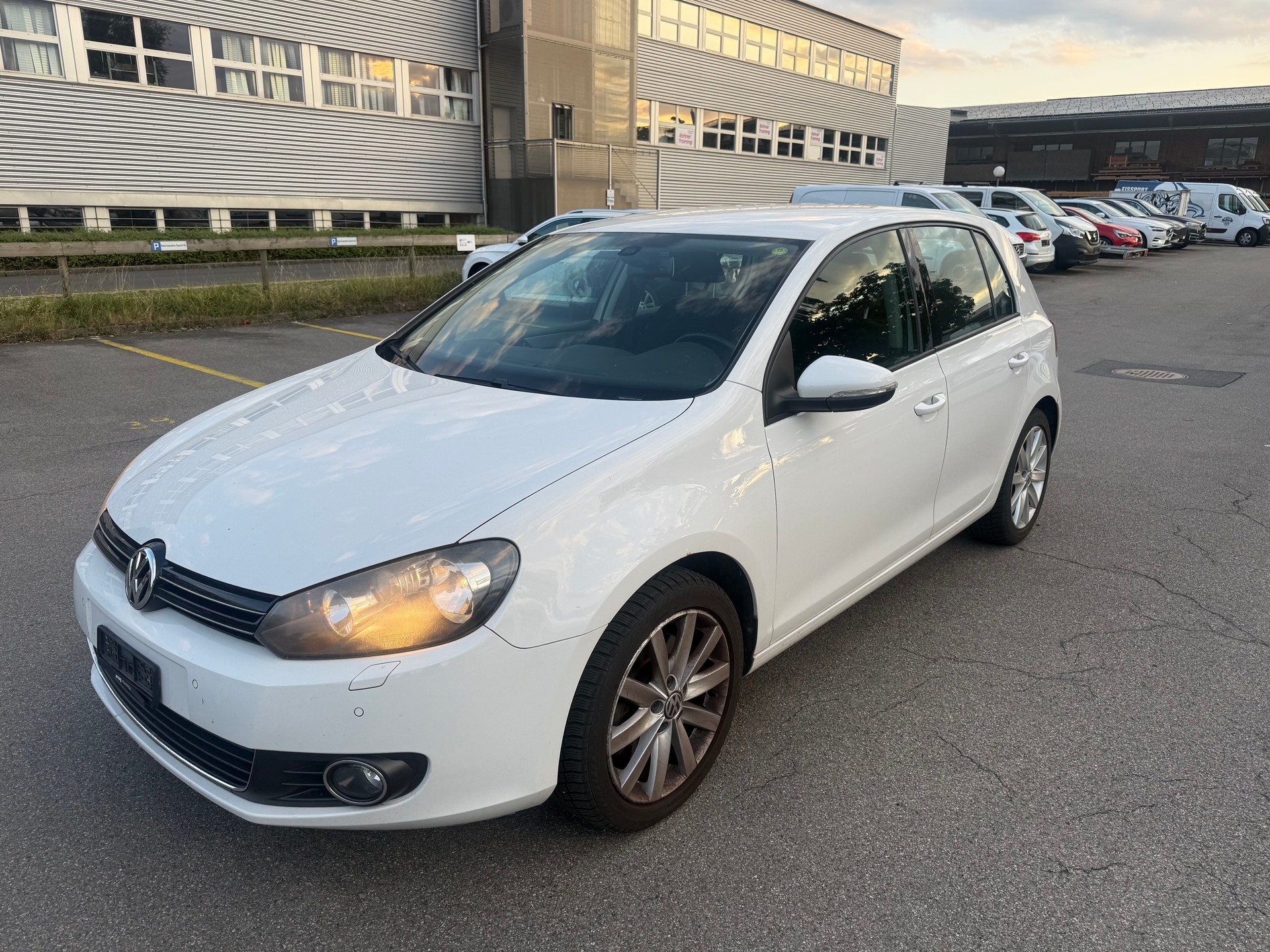VW Golf 2.0 TDI Highline 4Motion-image-0