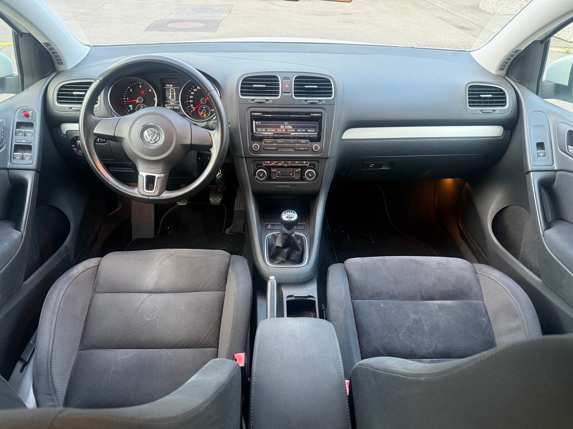 VW Golf 2.0 TDI Highline 4Motion-image-7