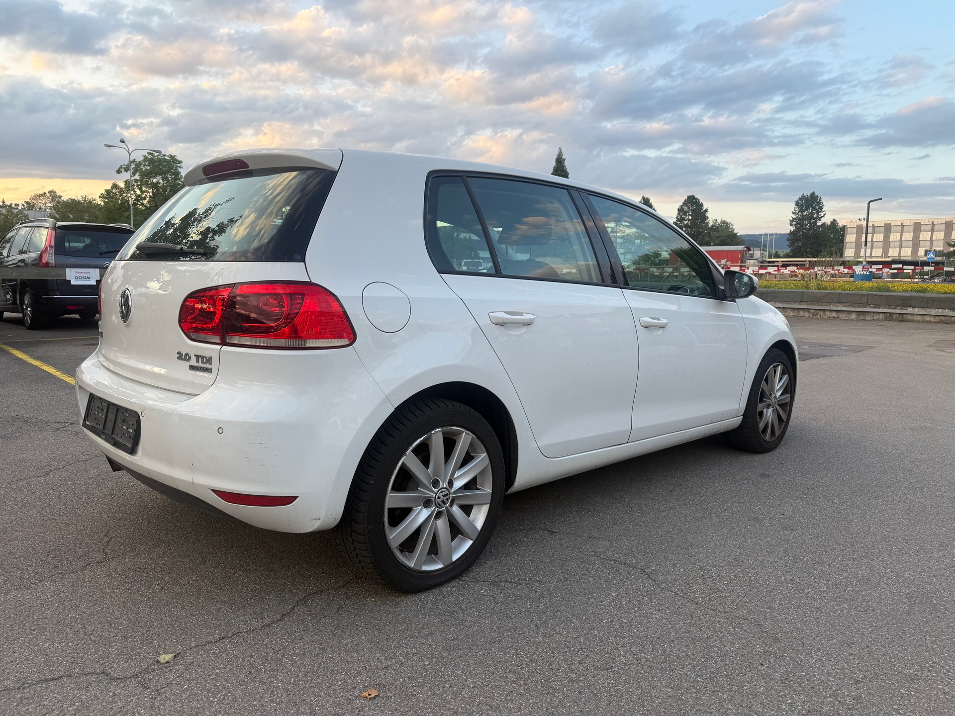 VW Golf 2.0 TDI Highline 4Motion-image-4
