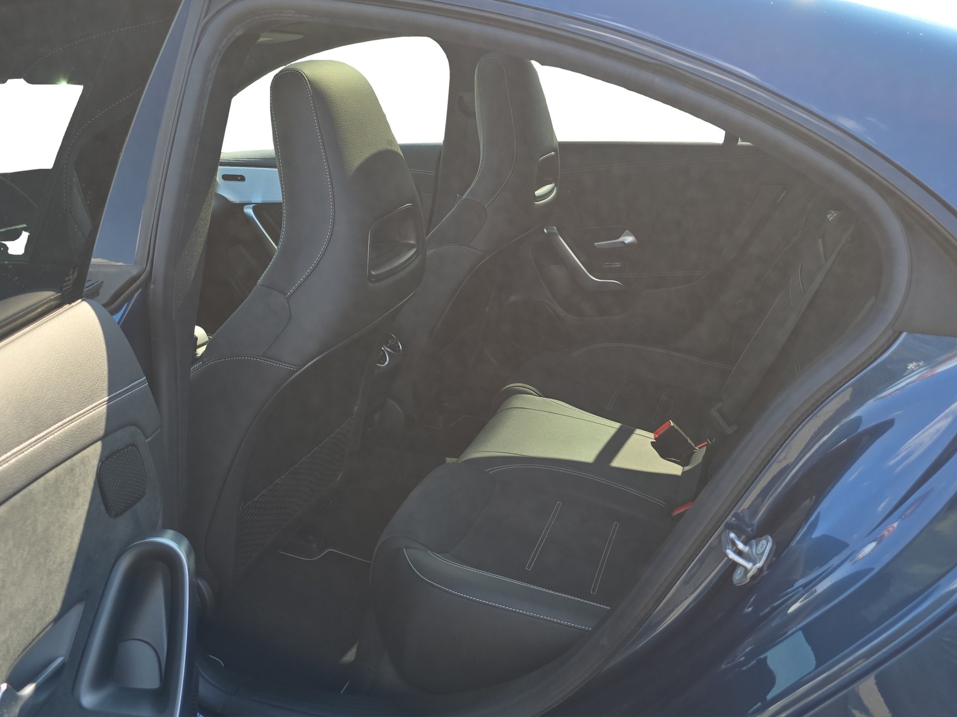 MERCEDES-BENZ CLA 250 4Matic AMG Line 7G-DCT-image-9