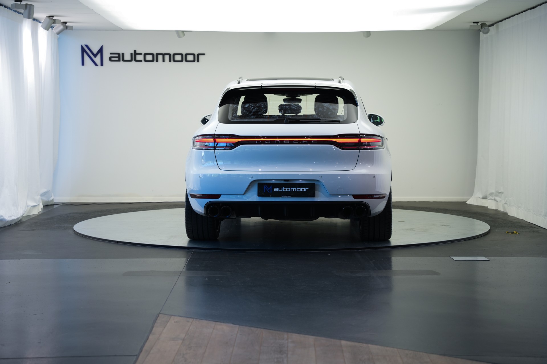 PORSCHE Macan Turbo PDK *CH-Fahrzeug* *Keramik* *Burmester* *Panorama*-image-5