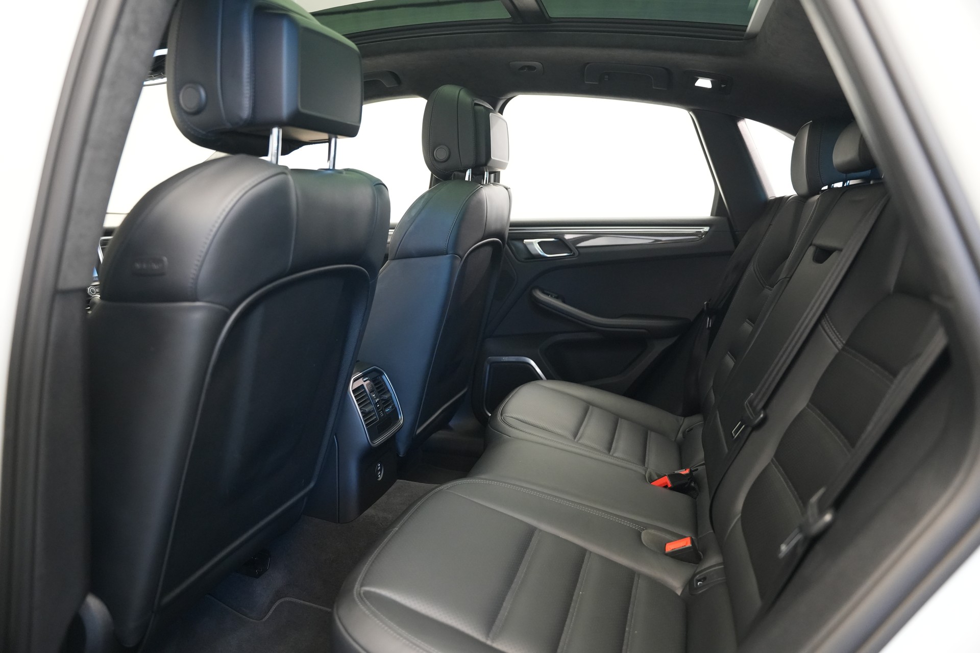 PORSCHE Macan Turbo PDK *CH-Fahrzeug* *Keramik* *Burmester* *Panorama*-image-14