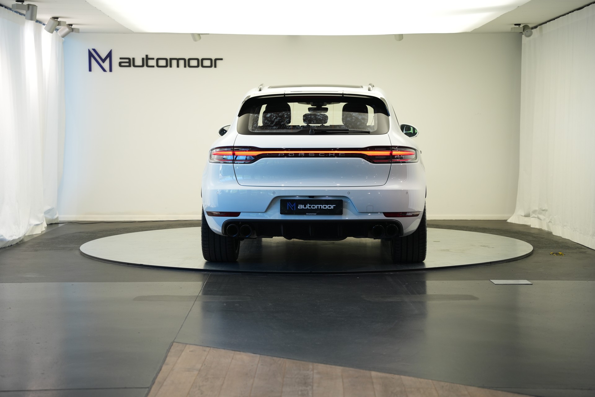 PORSCHE Macan Turbo PDK *CH-Fahrzeug* *Keramik* *Burmester* *Panorama*-image-5