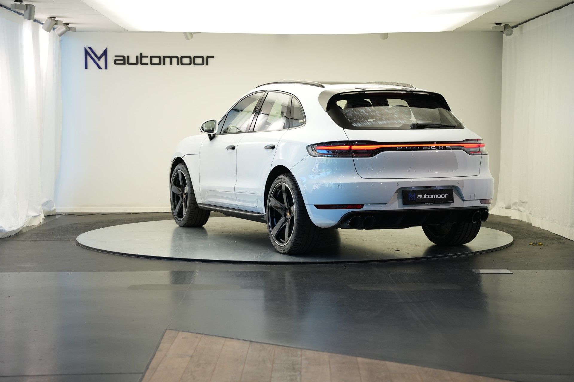 PORSCHE Macan Turbo PDK *CH-Fahrzeug* *Keramik* *Burmester* *Panorama*-image-6