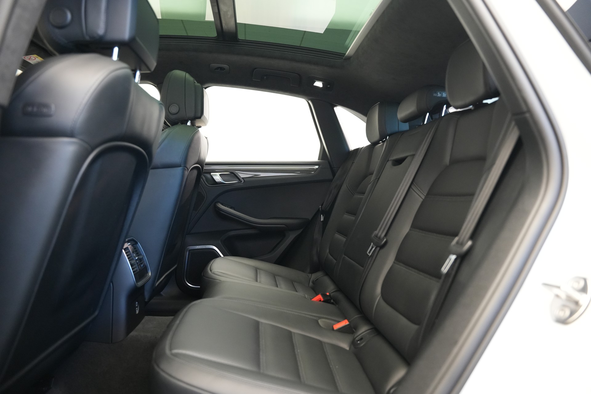 PORSCHE Macan Turbo PDK *CH-Fahrzeug* *Keramik* *Burmester* *Panorama*-image-15