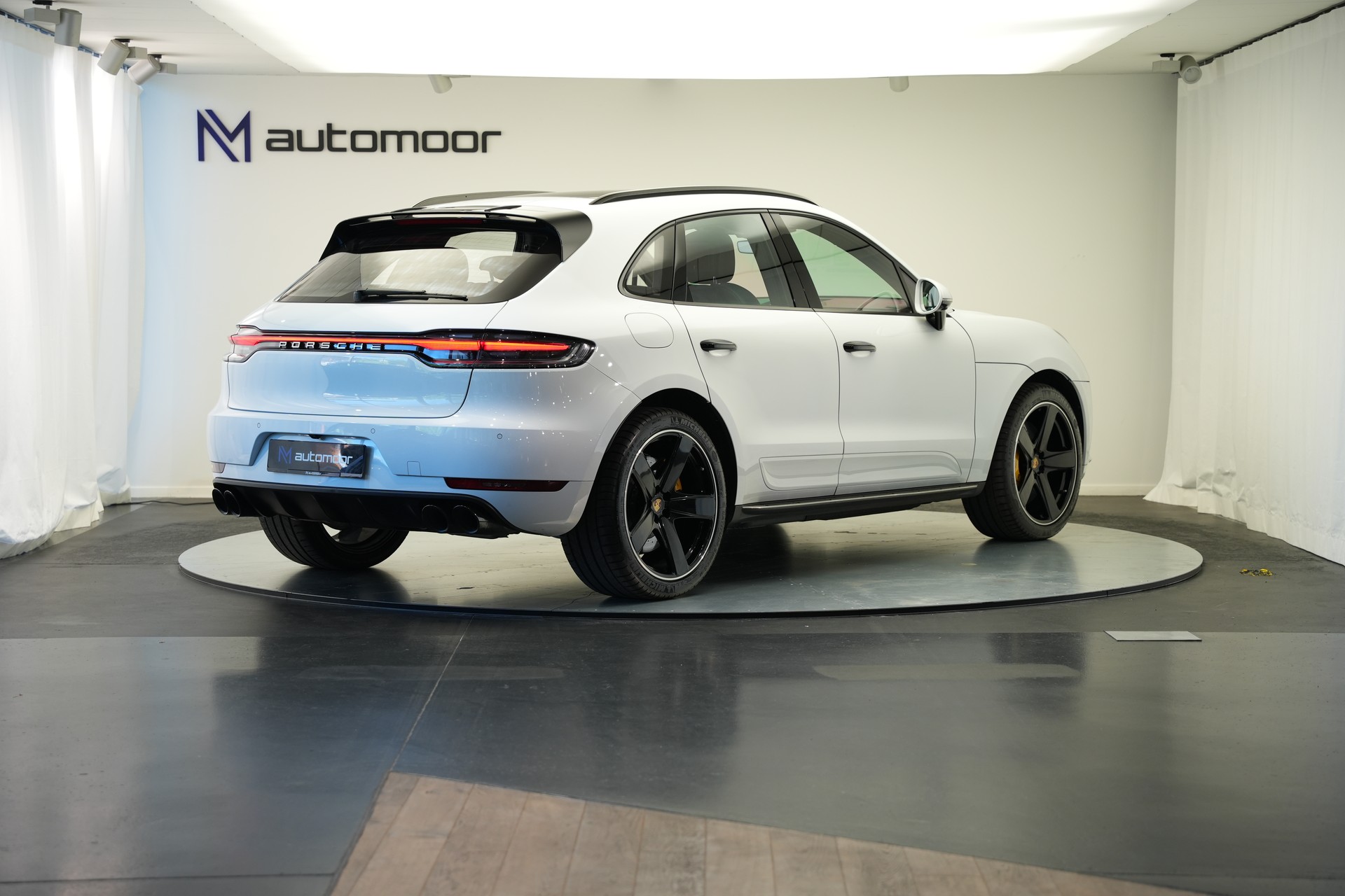 PORSCHE Macan Turbo PDK *CH-Fahrzeug* *Keramik* *Burmester* *Panorama*-image-4
