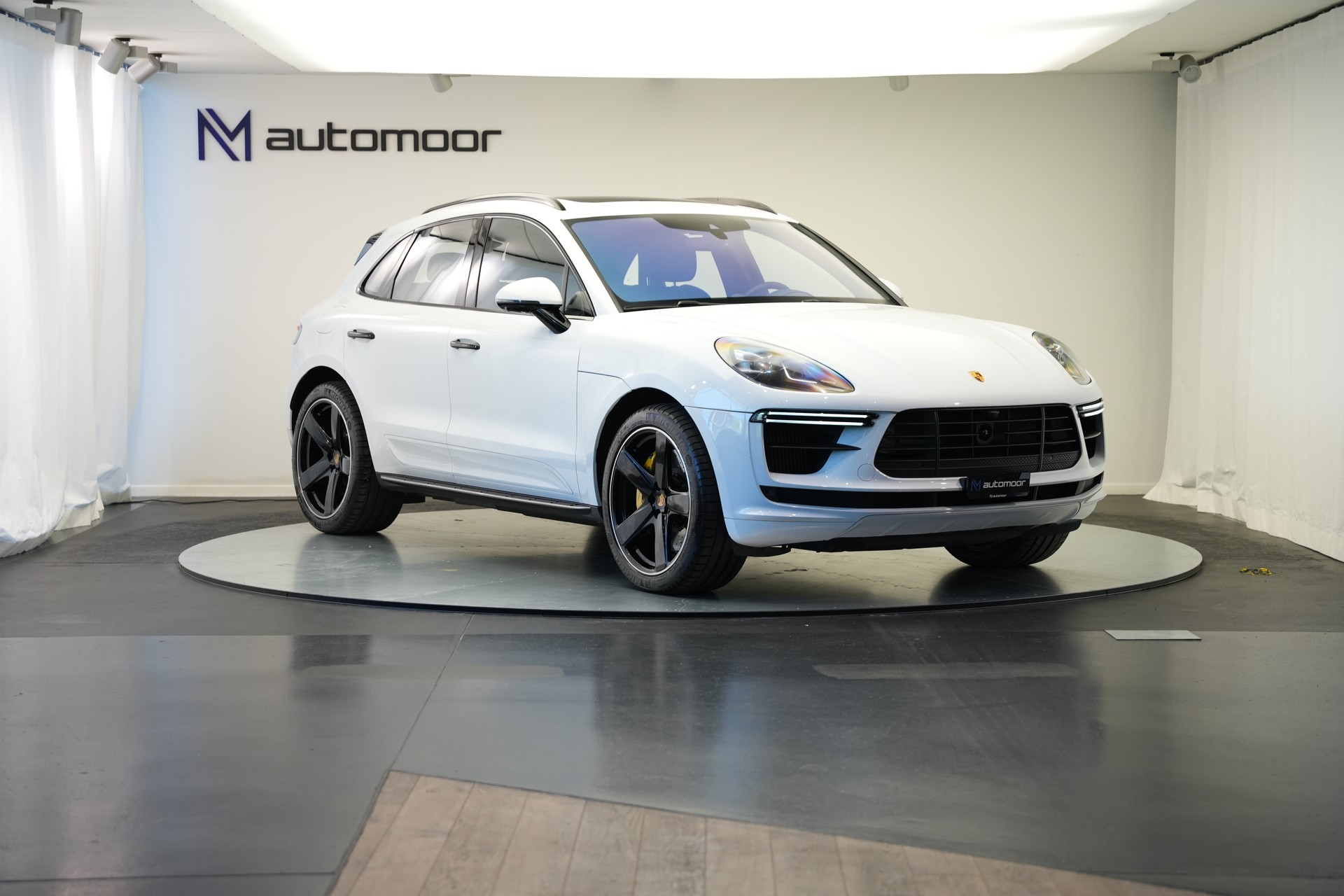 PORSCHE Macan Turbo PDK *CH-Fahrzeug* *Keramik* *Burmester* *Panorama*-image-2