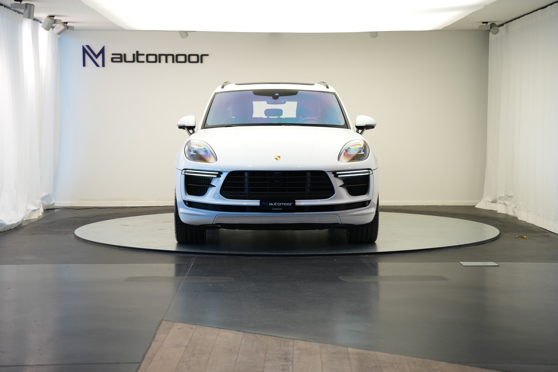 PORSCHE Macan Turbo PDK *CH-Fahrzeug* *Keramik* *Burmester* *Panorama*-image-1