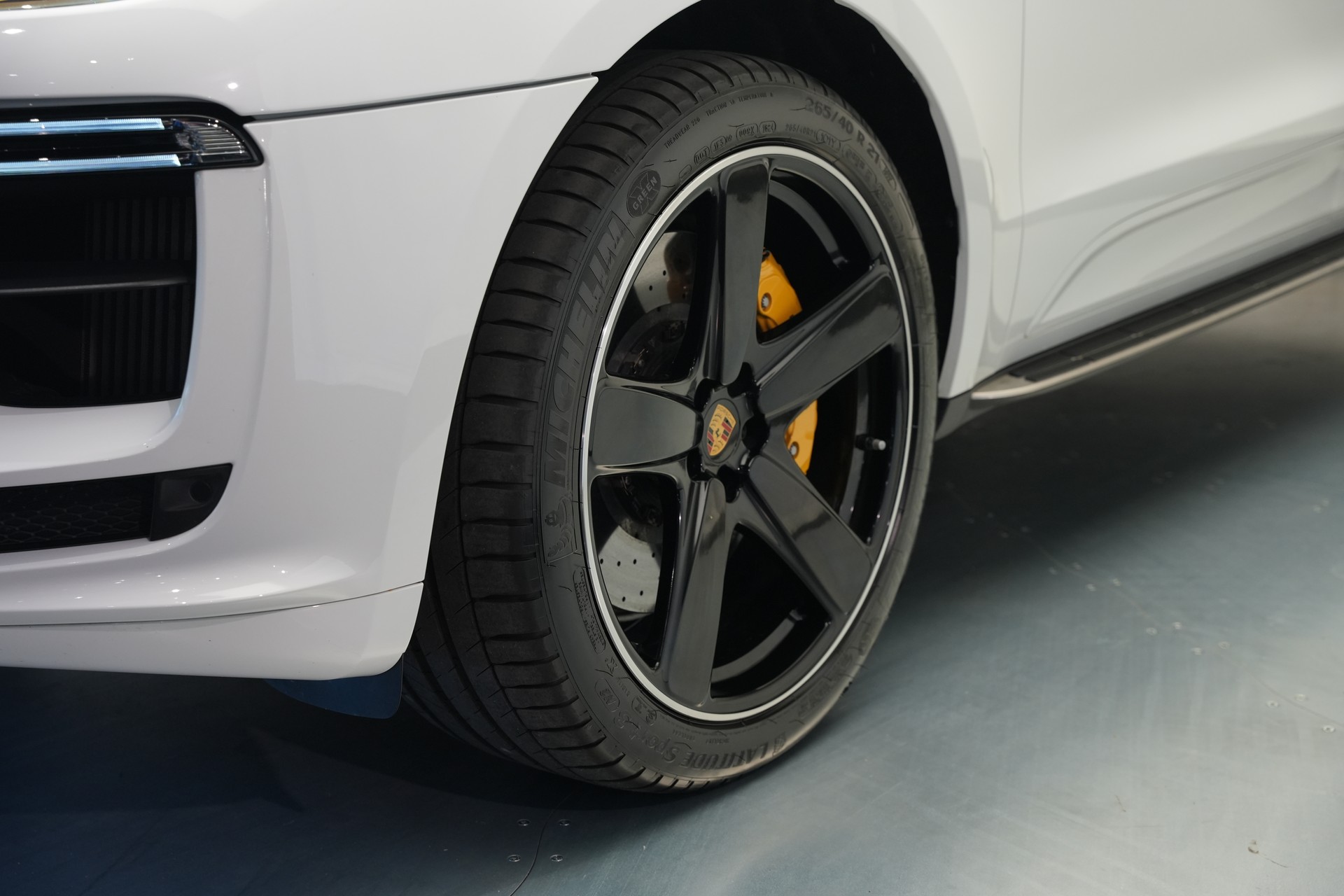 PORSCHE Macan Turbo PDK *CH-Fahrzeug* *Keramik* *Burmester* *Panorama*-image-43