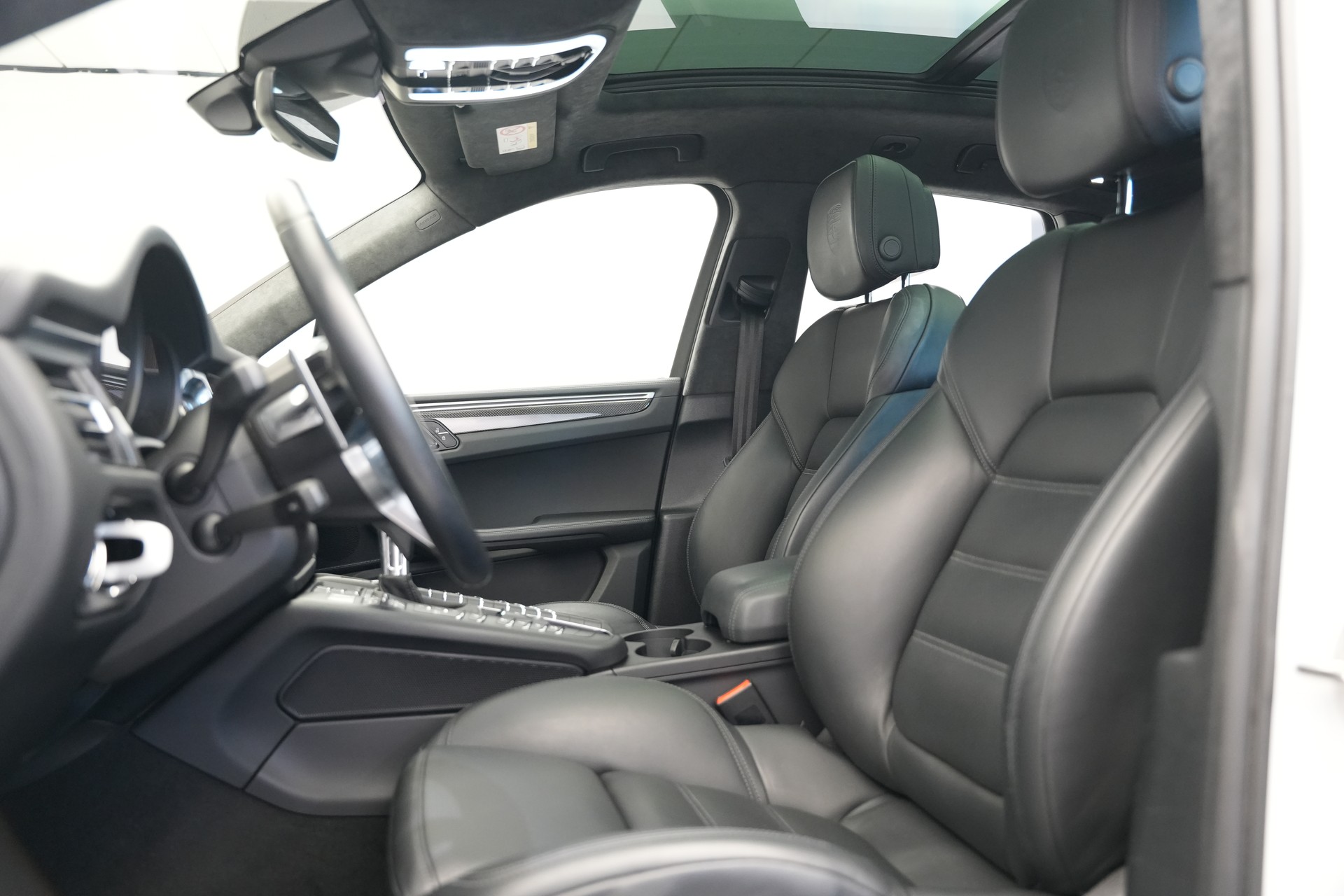 PORSCHE Macan Turbo PDK *CH-Fahrzeug* *Keramik* *Burmester* *Panorama*-image-12