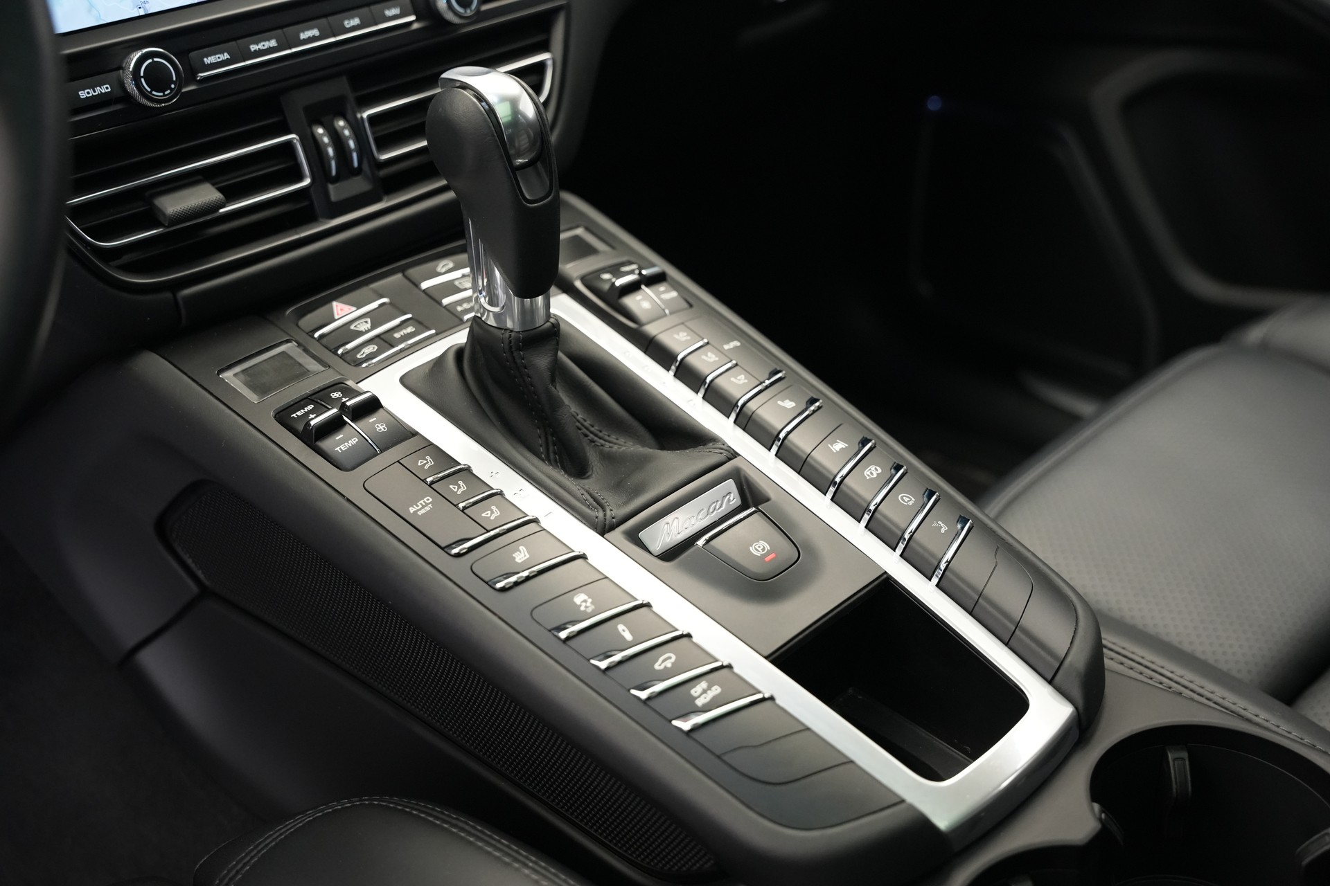 PORSCHE Macan Turbo PDK *CH-Fahrzeug* *Keramik* *Burmester* *Panorama*-image-20