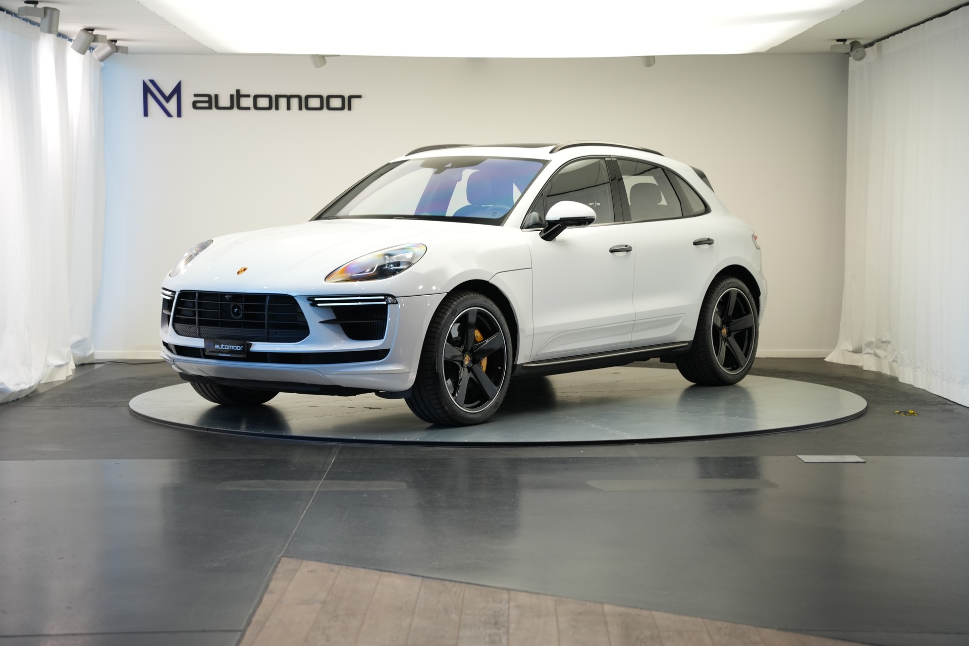 PORSCHE Macan Turbo PDK *CH-Fahrzeug* *Keramik* *Burmester* *Panorama*-image-0