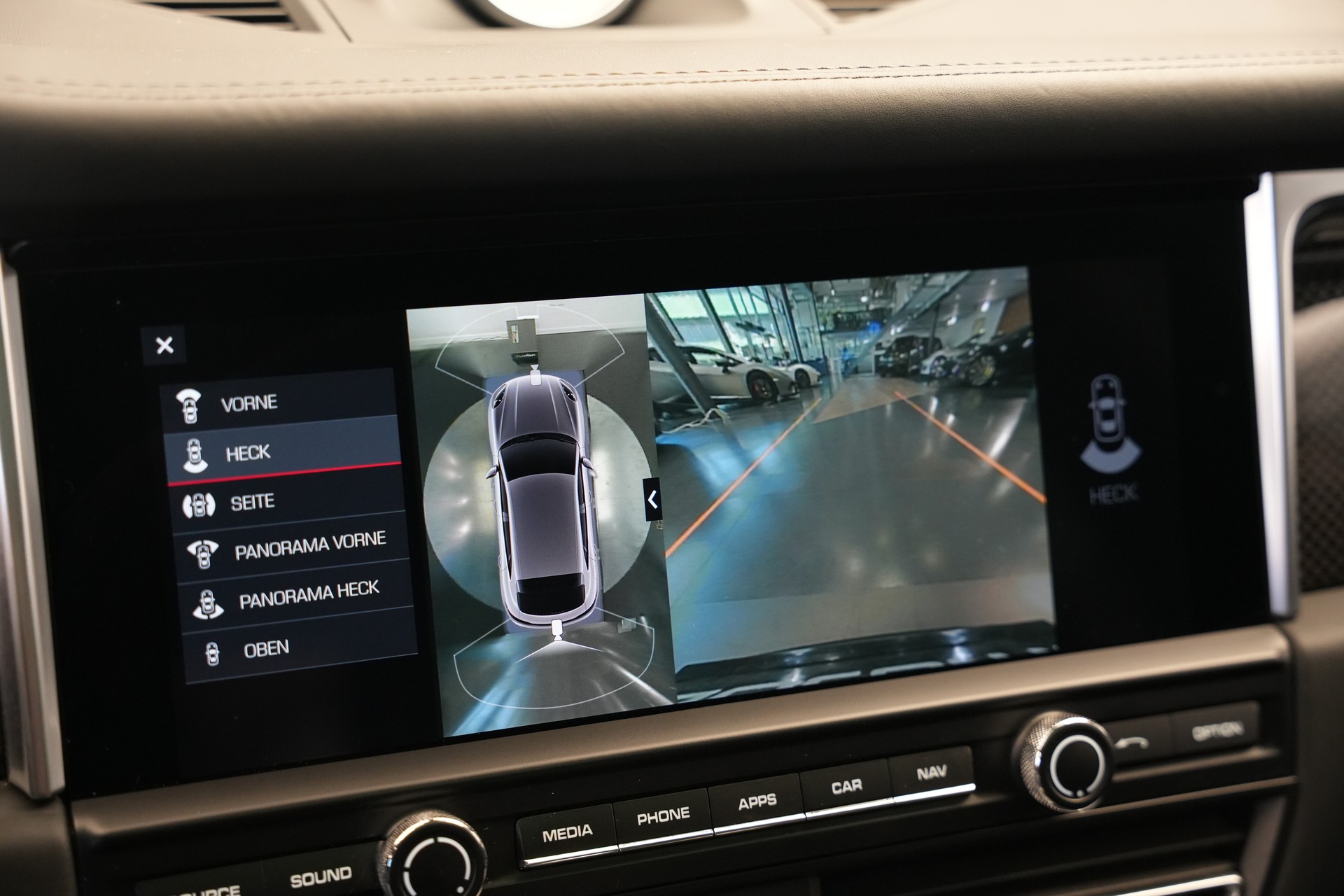 PORSCHE Macan Turbo PDK *CH-Fahrzeug* *Keramik* *Burmester* *Panorama*-image-29