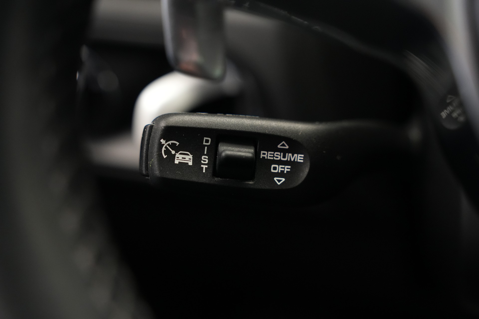 PORSCHE Macan Turbo PDK *CH-Fahrzeug* *Keramik* *Burmester* *Panorama*-image-23