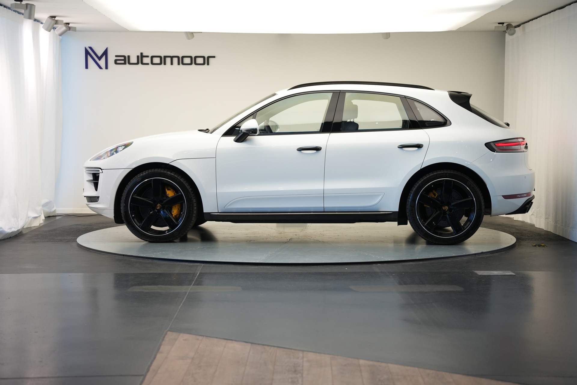 PORSCHE Macan Turbo PDK *CH-Fahrzeug* *Keramik* *Burmester* *Panorama*-image-7