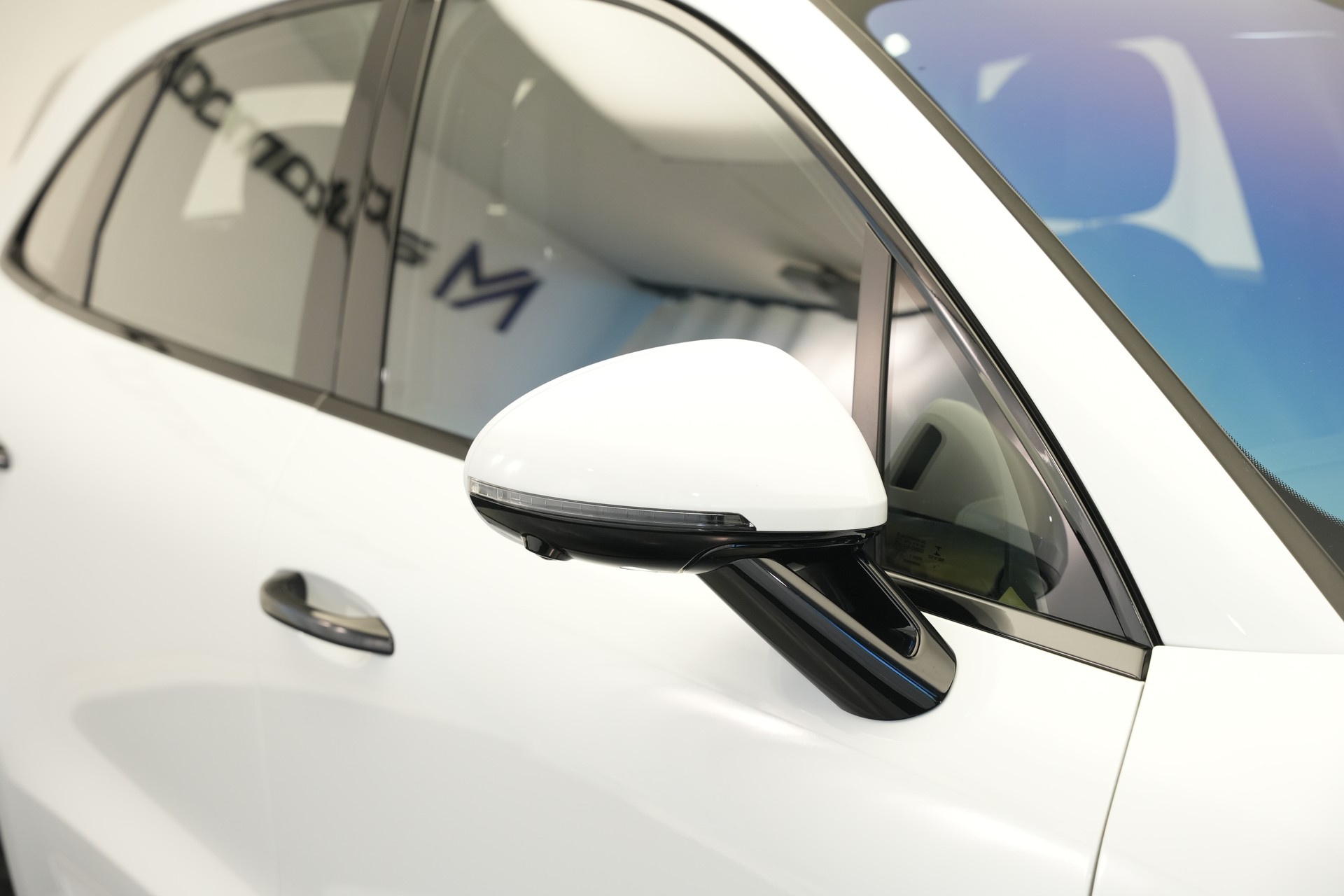 PORSCHE Macan Turbo PDK *CH-Fahrzeug* *Keramik* *Burmester* *Panorama*-image-42