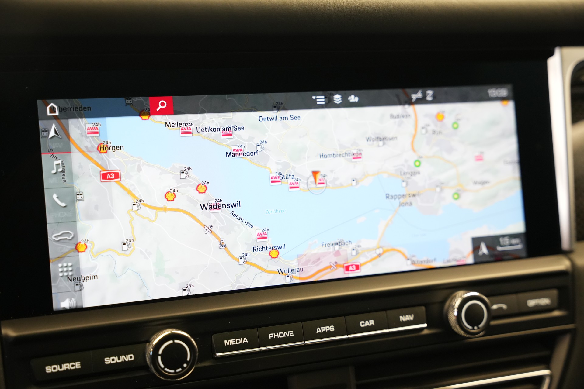 PORSCHE Macan Turbo PDK *CH-Fahrzeug* *Keramik* *Burmester* *Panorama*-image-28