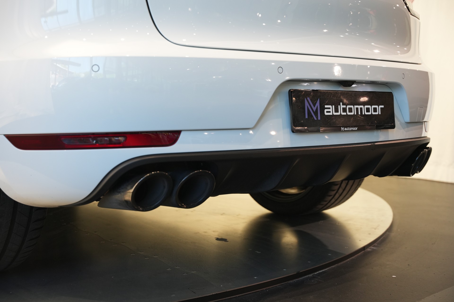 PORSCHE Macan Turbo PDK *CH-Fahrzeug* *Keramik* *Burmester* *Panorama*-image-36