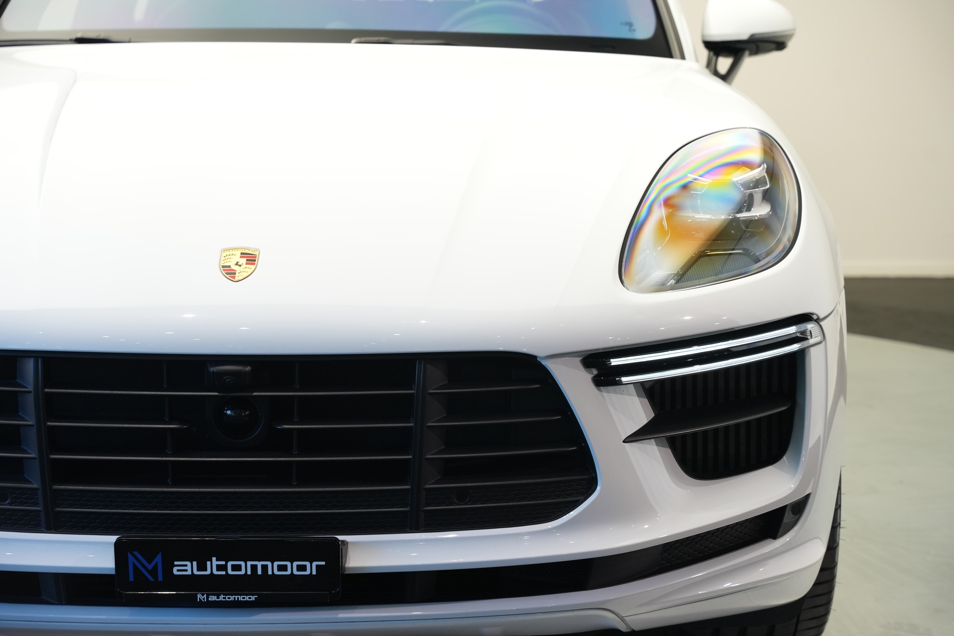 PORSCHE Macan Turbo PDK *CH-Fahrzeug* *Keramik* *Burmester* *Panorama*-image-40