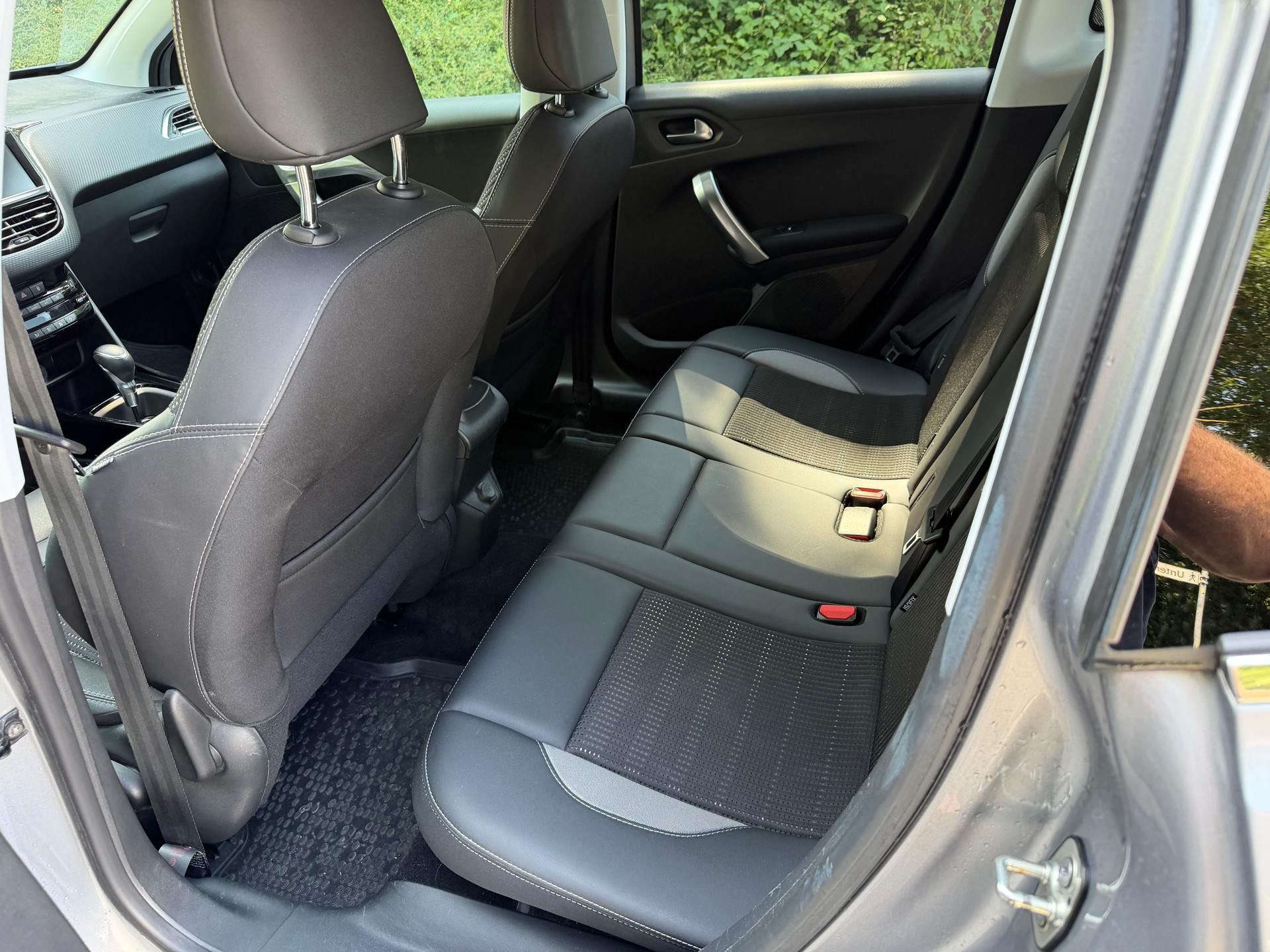 PEUGEOT 2008 1.5 BlueHDi Allure EAT-image-5