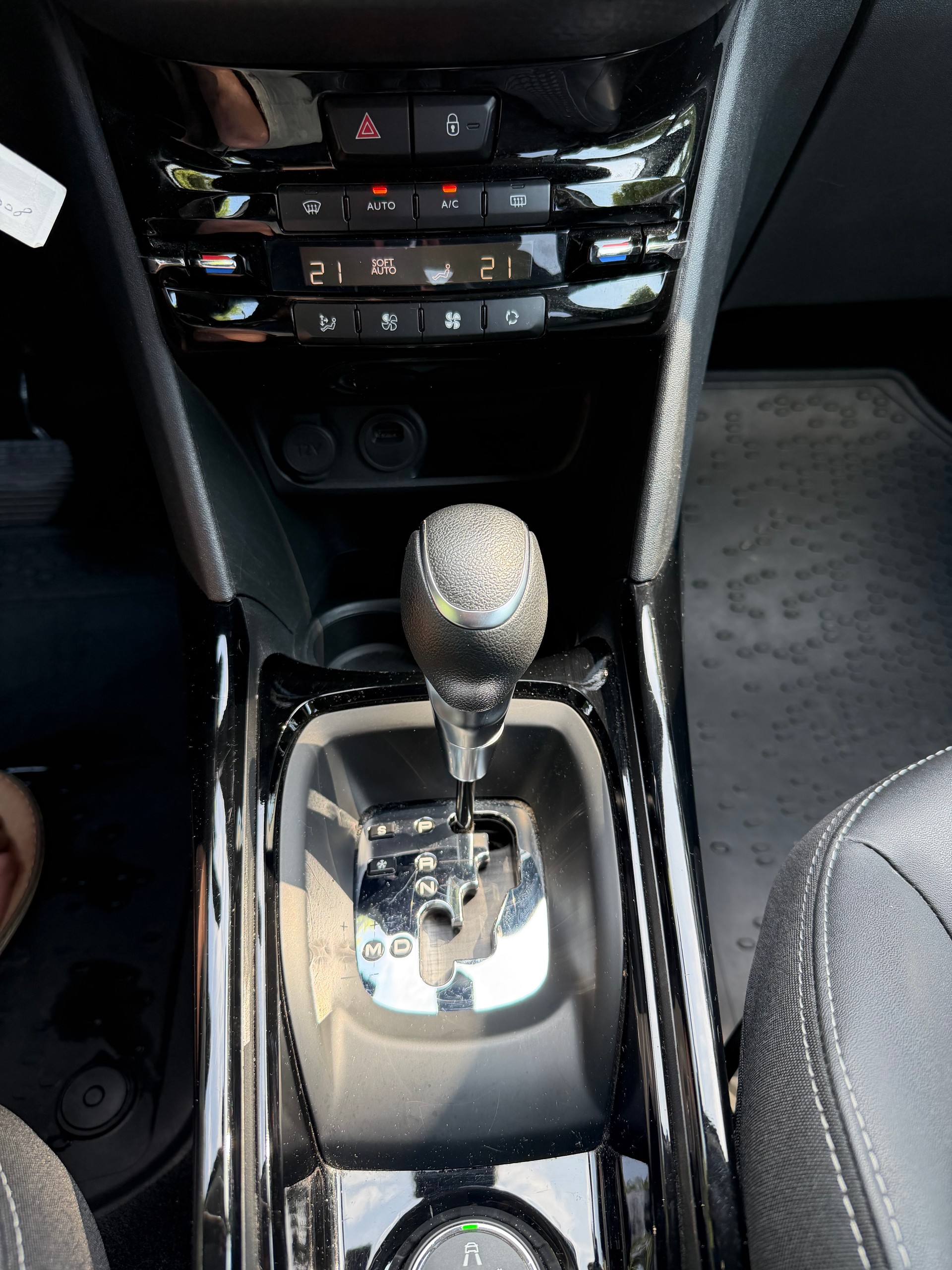 PEUGEOT 2008 1.5 BlueHDi Allure EAT-image-11
