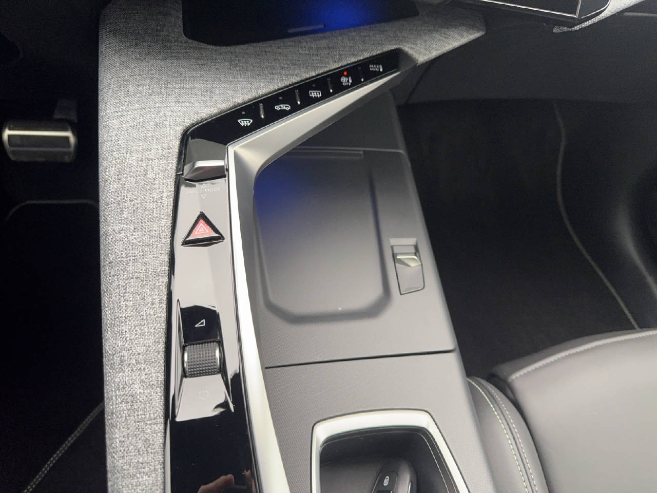 PEUGEOT 5008 1.2 Hybrid GT-image-9