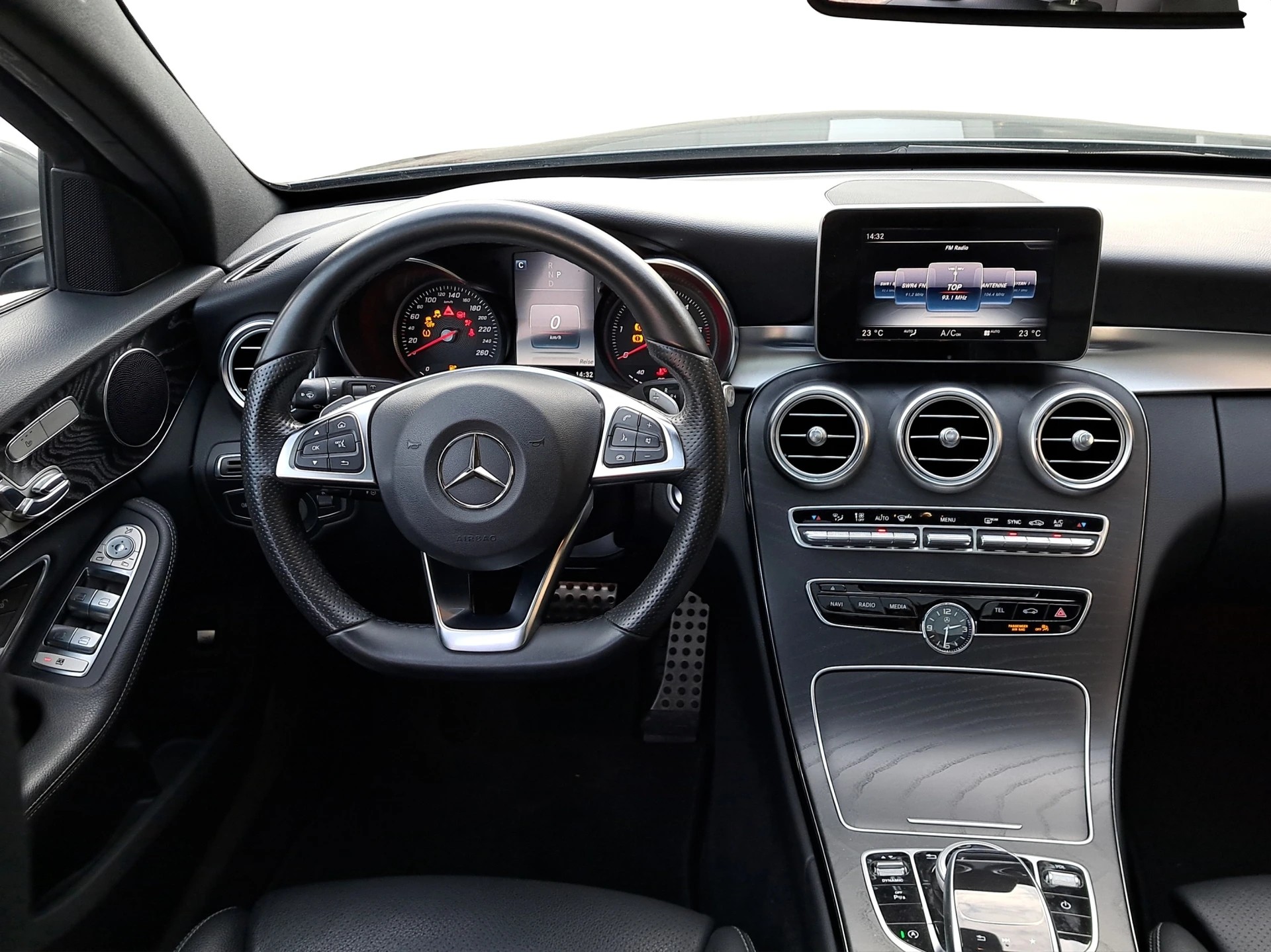 MERCEDES-BENZ C 220 d AMG Line 4Matic 7G-Tronic-image-8