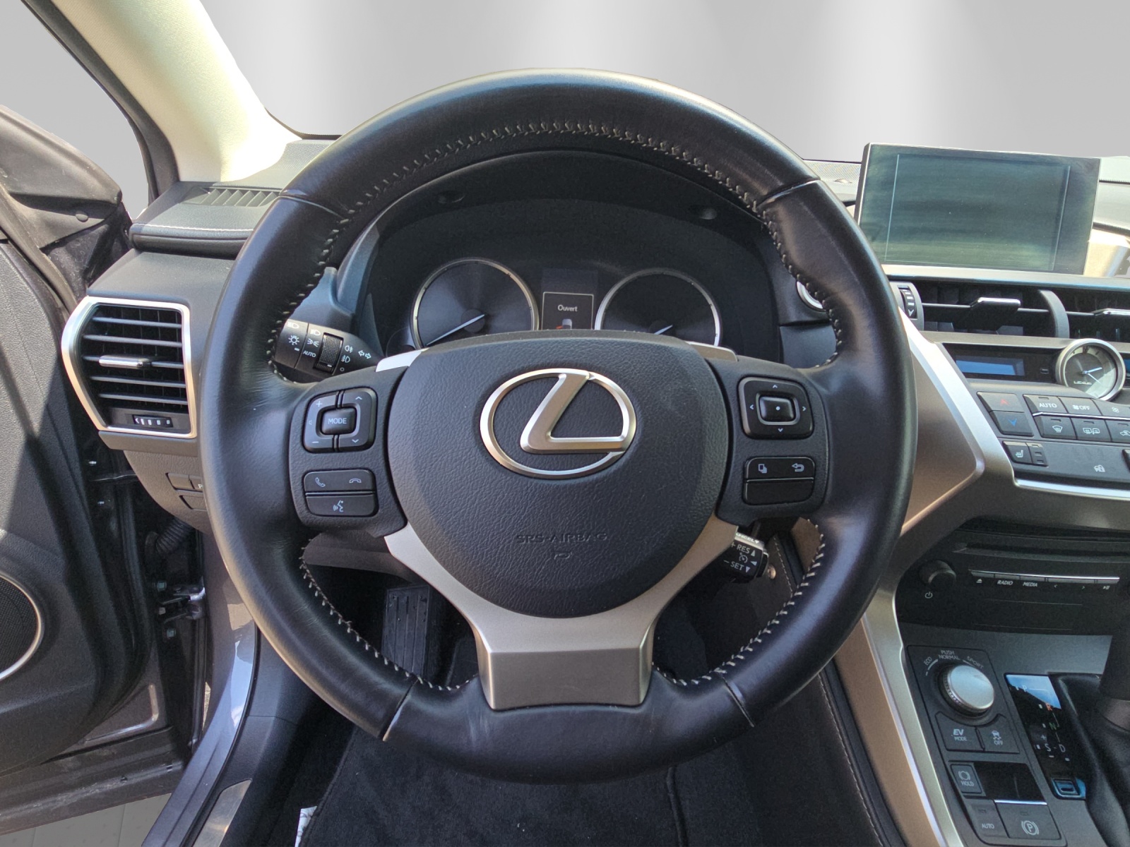 LEXUS NX 300h Comfort-image-11