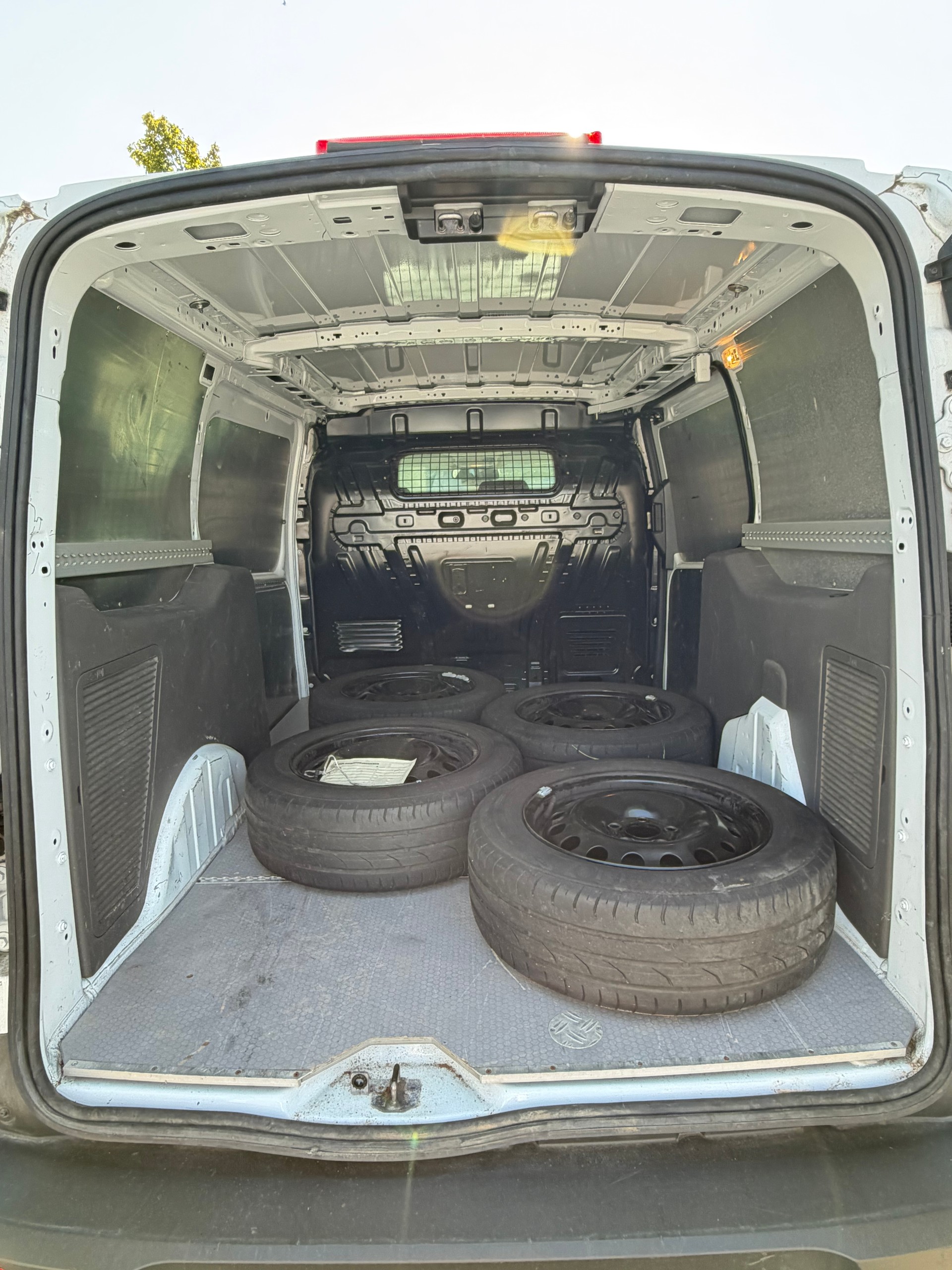 FORD Transit Connect Van T210 1.0 EcoBoost Ambiente-image-19