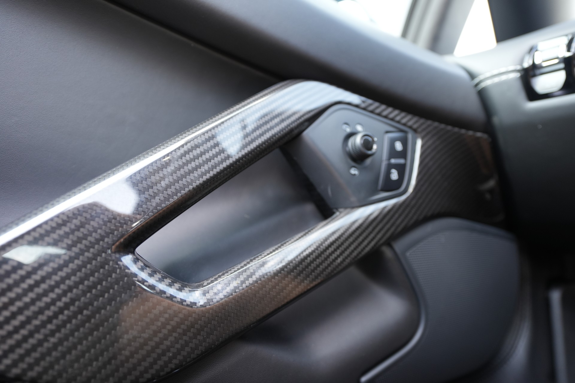 LAMBORGHINI Aventador S LP740-4 Roadster E-Gear-image-27