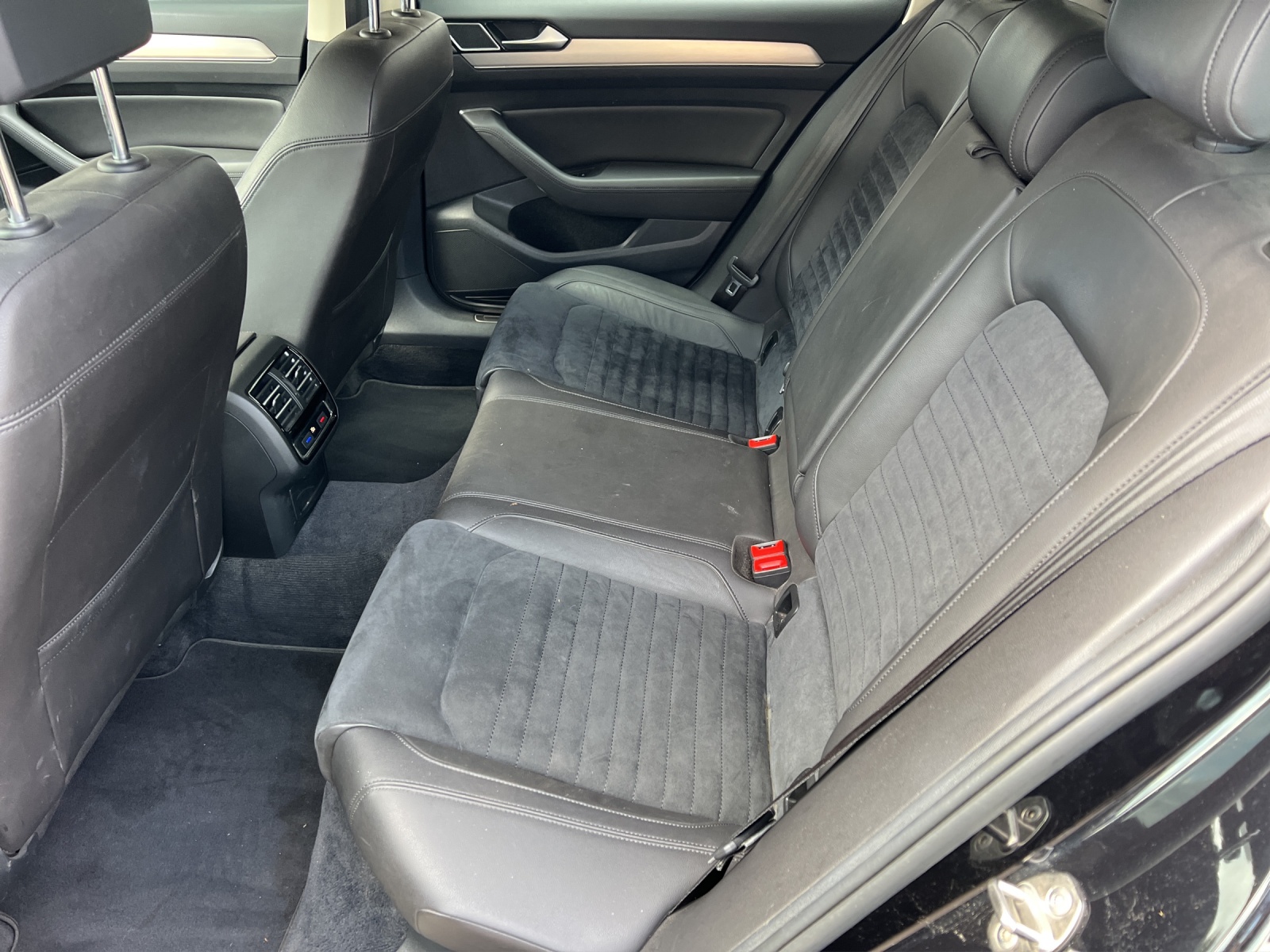 VW Passat Variant 2.0 TDI SCR BMT Highline DSG-image-8