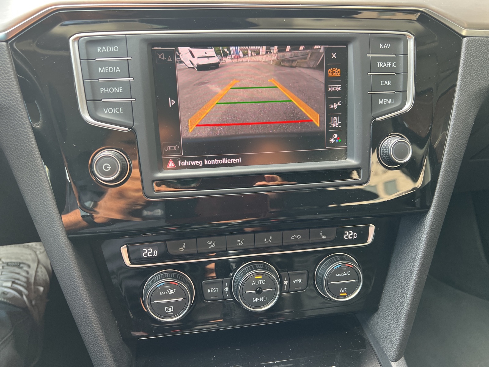 VW Passat Variant 2.0 TDI SCR BMT Highline DSG-image-12