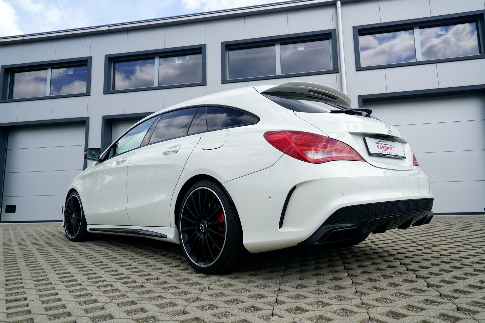 MERCEDES-BENZ CLA Shooting Brake 45 AMG 4Matic Speedshift (CH)-image-7