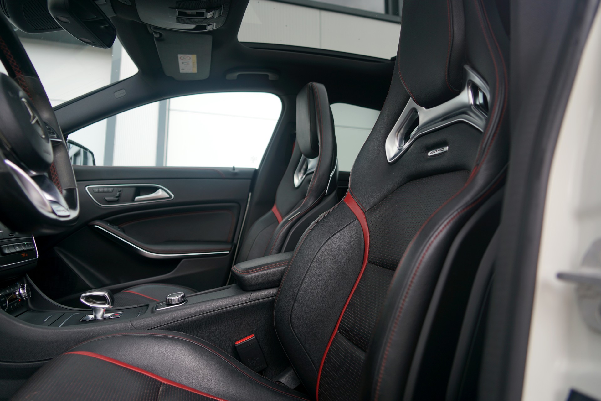 MERCEDES-BENZ CLA Shooting Brake 45 AMG 4Matic Speedshift (CH)-image-10