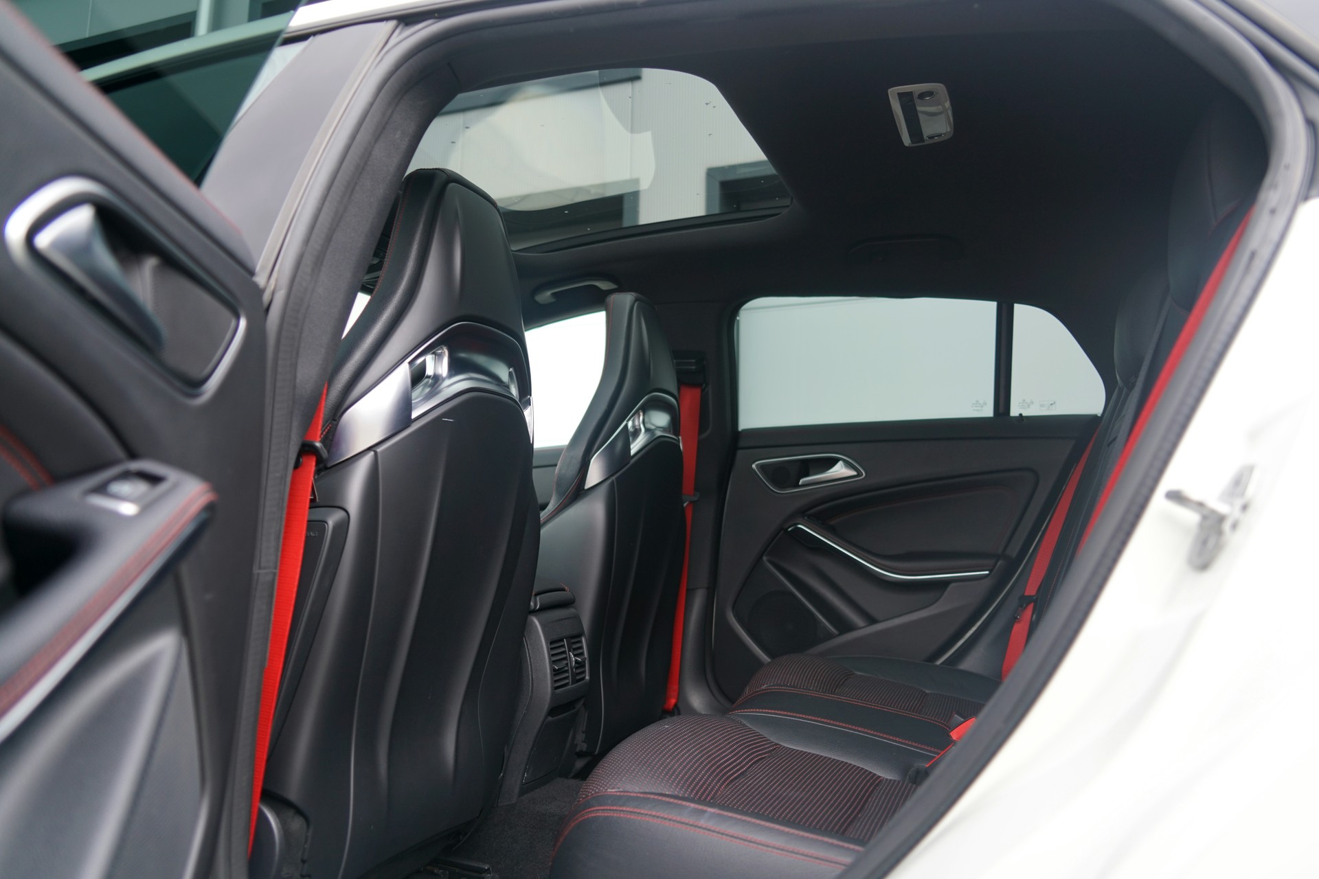 MERCEDES-BENZ CLA Shooting Brake 45 AMG 4Matic Speedshift (CH)-image-11