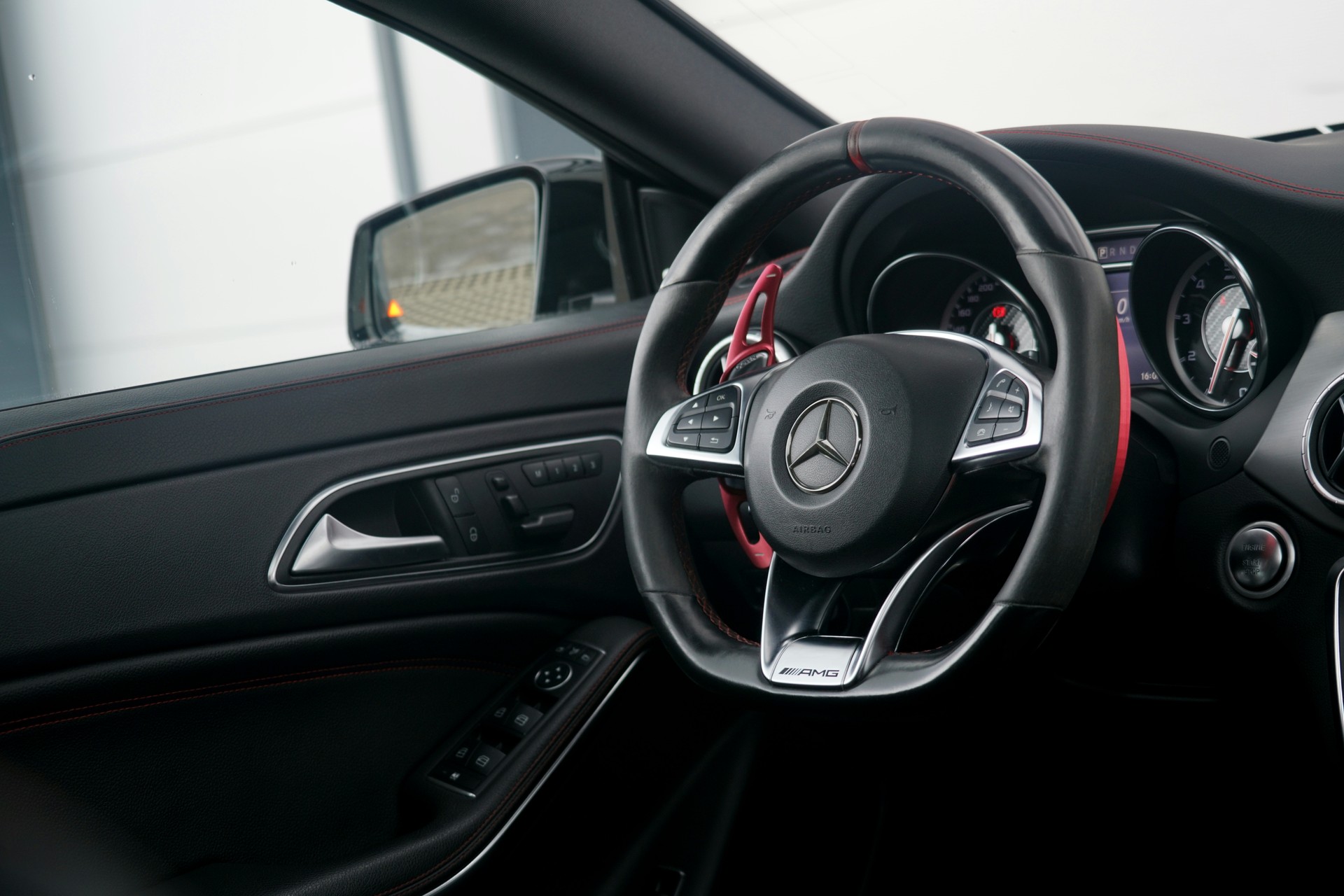 MERCEDES-BENZ CLA Shooting Brake 45 AMG 4Matic Speedshift (CH)-image-3