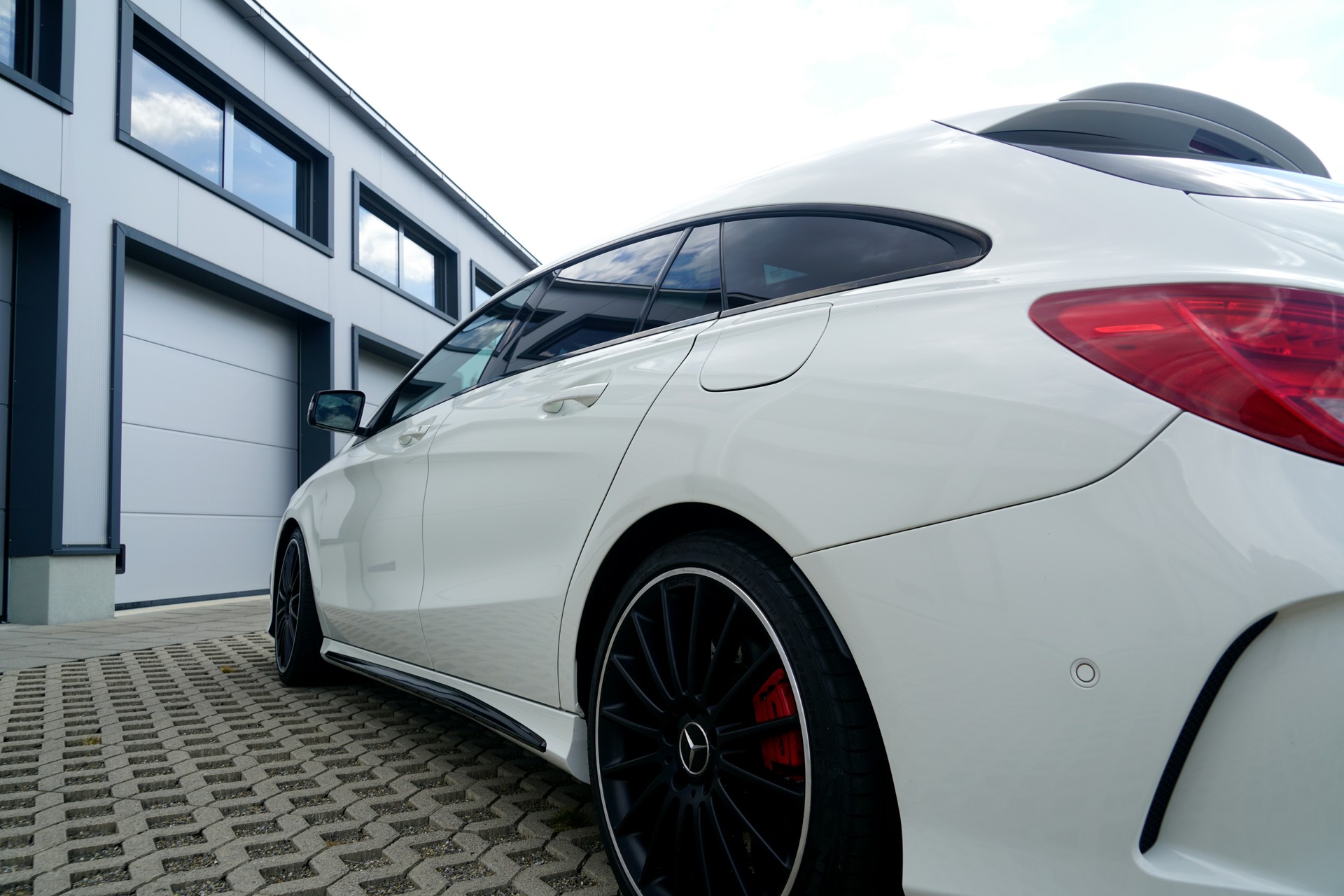 MERCEDES-BENZ CLA Shooting Brake 45 AMG 4Matic Speedshift (CH)-image-2