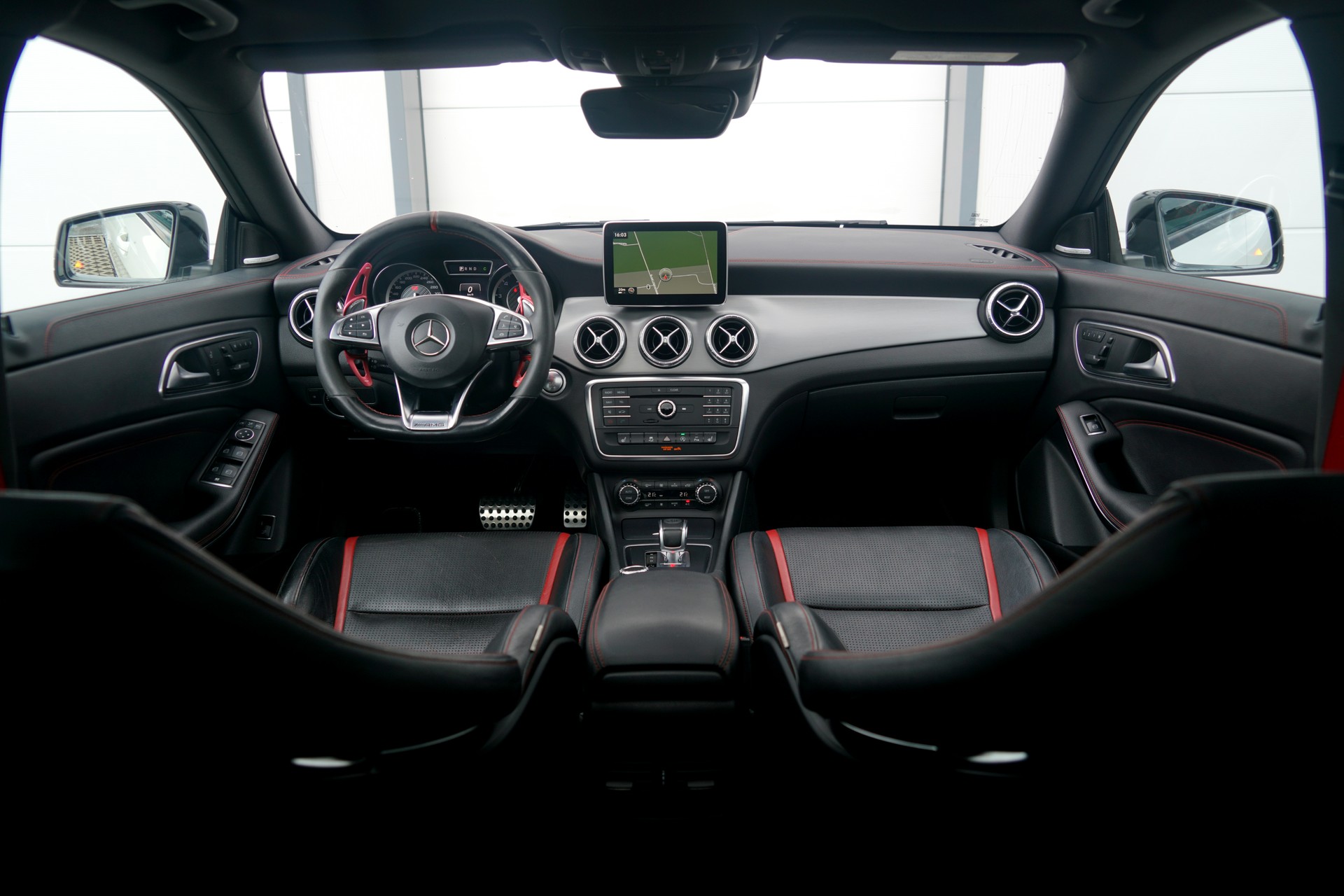 MERCEDES-BENZ CLA Shooting Brake 45 AMG 4Matic Speedshift (CH)-image-12