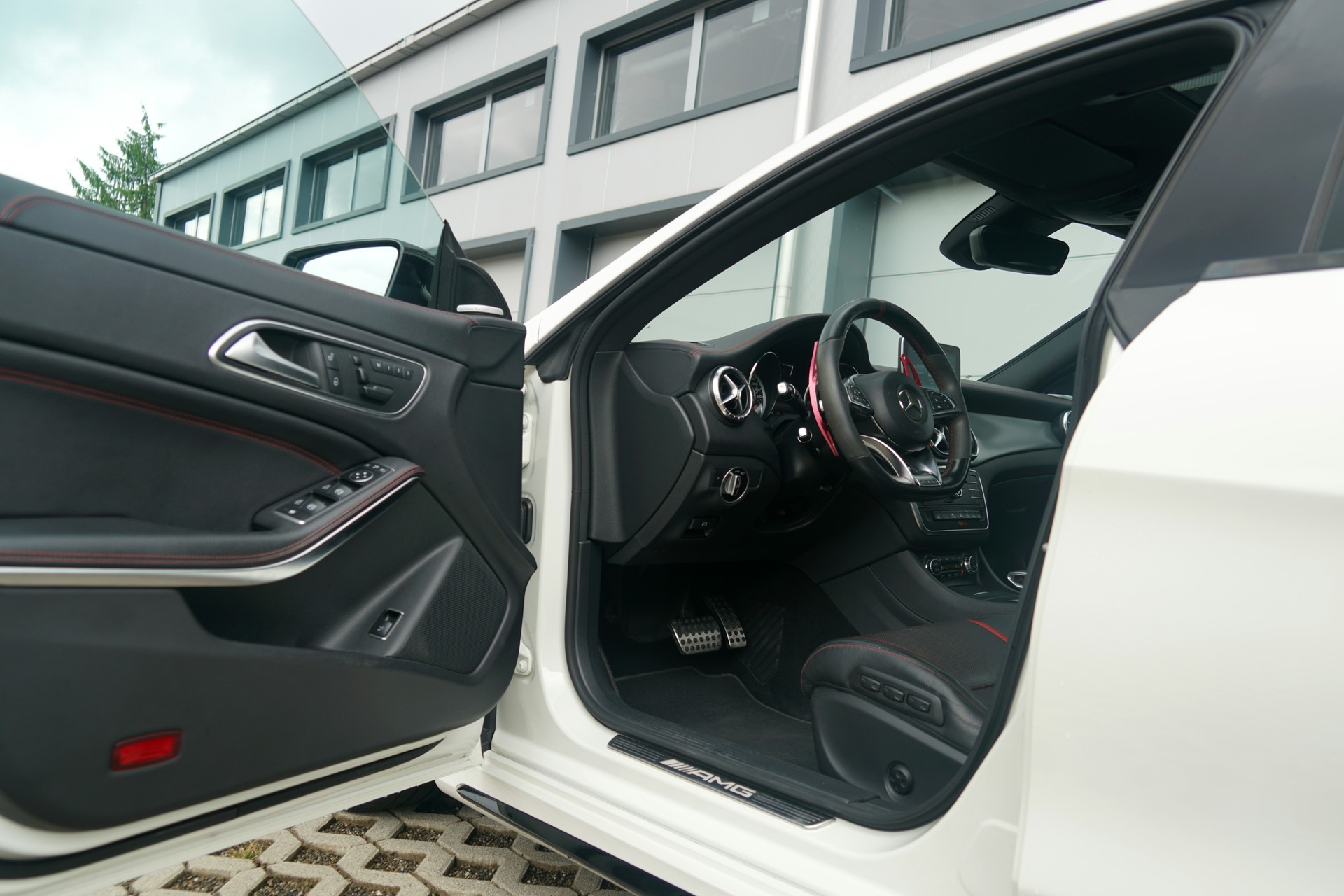 MERCEDES-BENZ CLA Shooting Brake 45 AMG 4Matic Speedshift (CH)-image-8