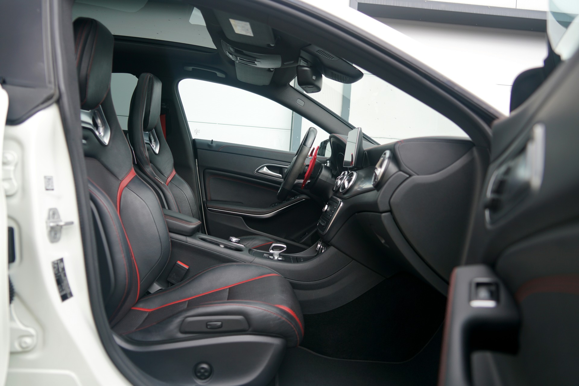 MERCEDES-BENZ CLA Shooting Brake 45 AMG 4Matic Speedshift (CH)-image-14
