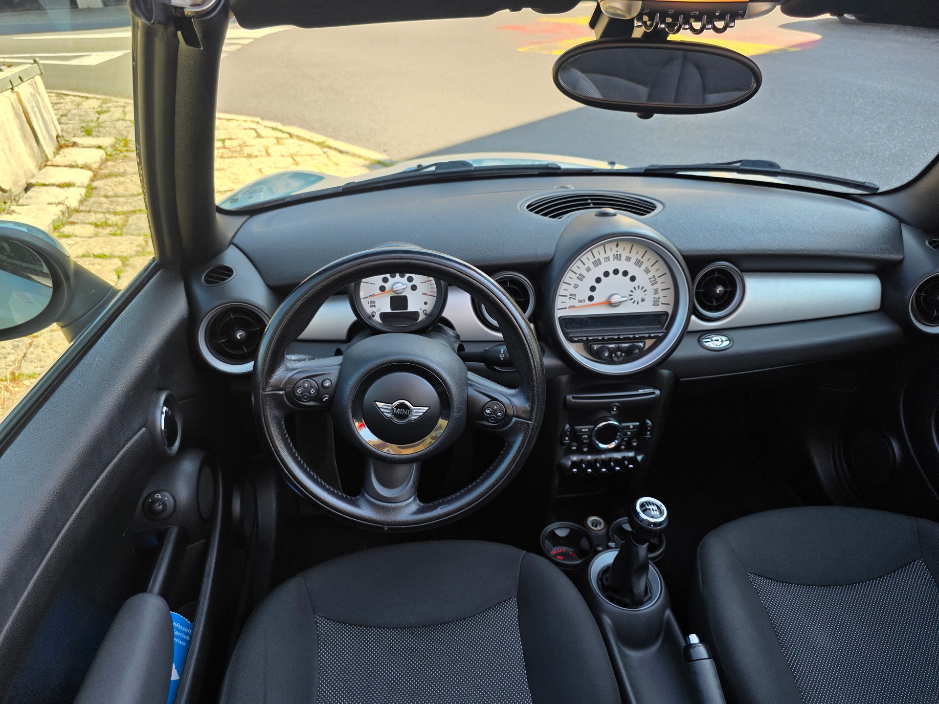 MINI Cooper Cabriolet-image-8