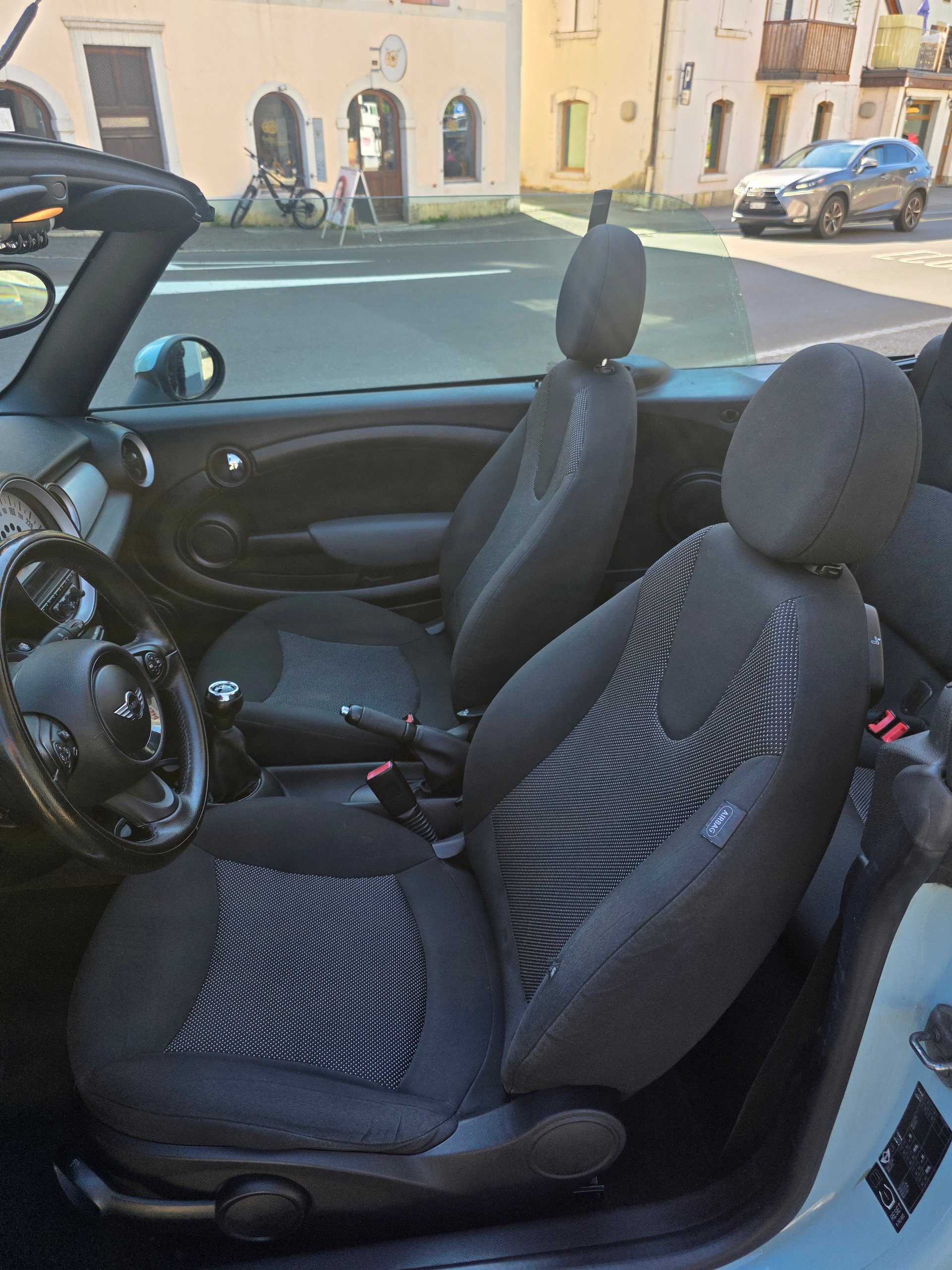 MINI Cooper Cabriolet-image-9