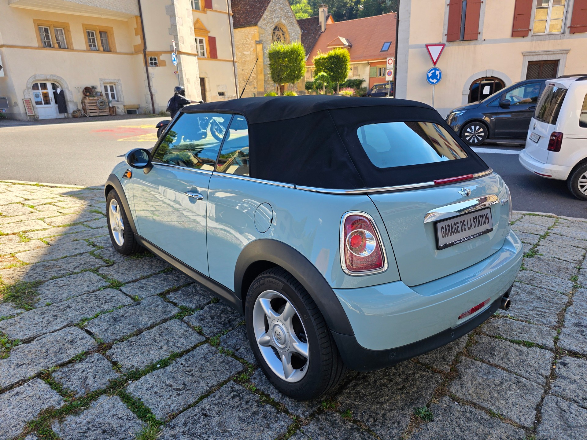 MINI Cooper Cabriolet-image-6