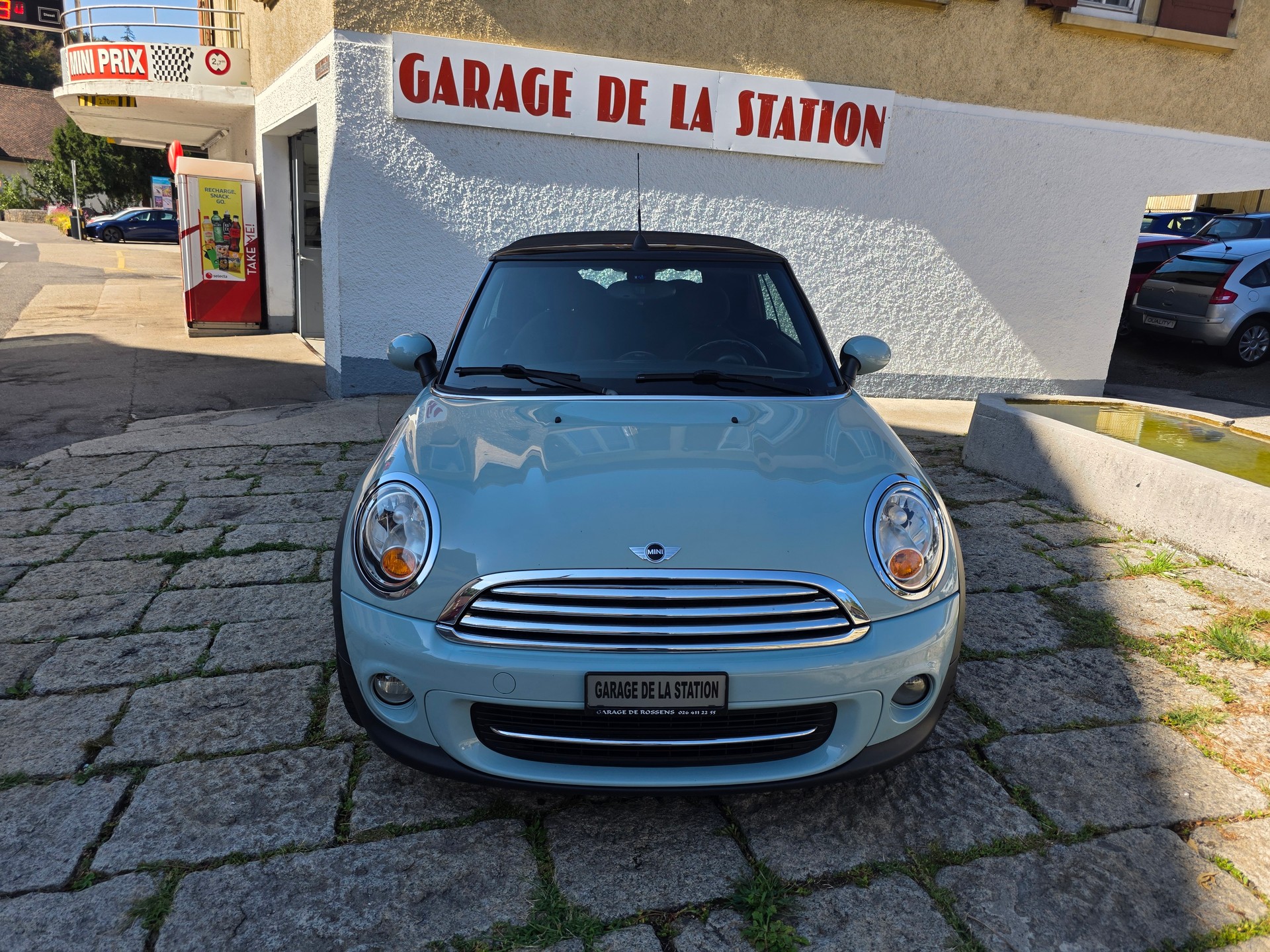 MINI Cooper Cabriolet-image-2