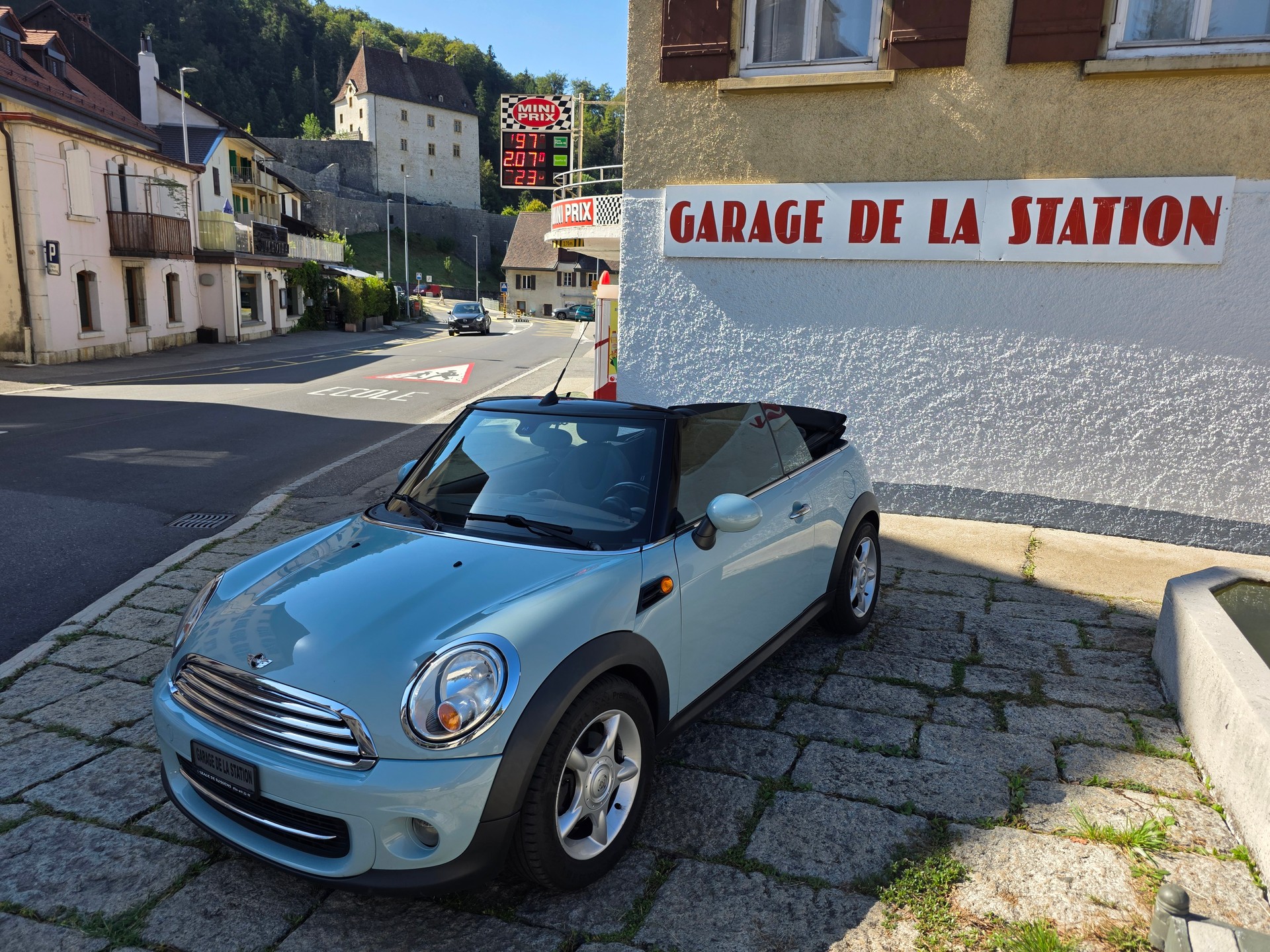 MINI Cooper Cabriolet-image-0