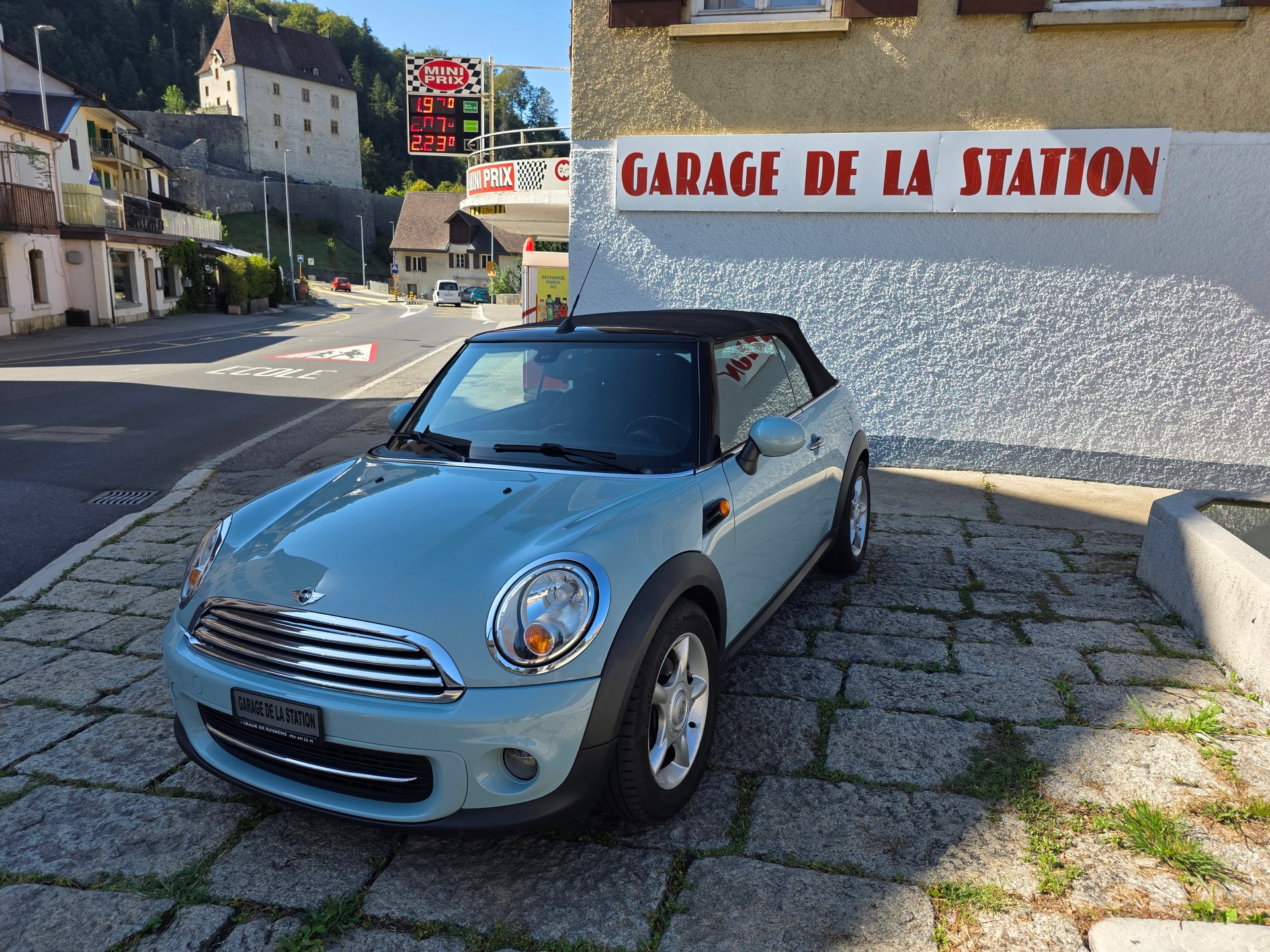 MINI Cooper Cabriolet-image-1